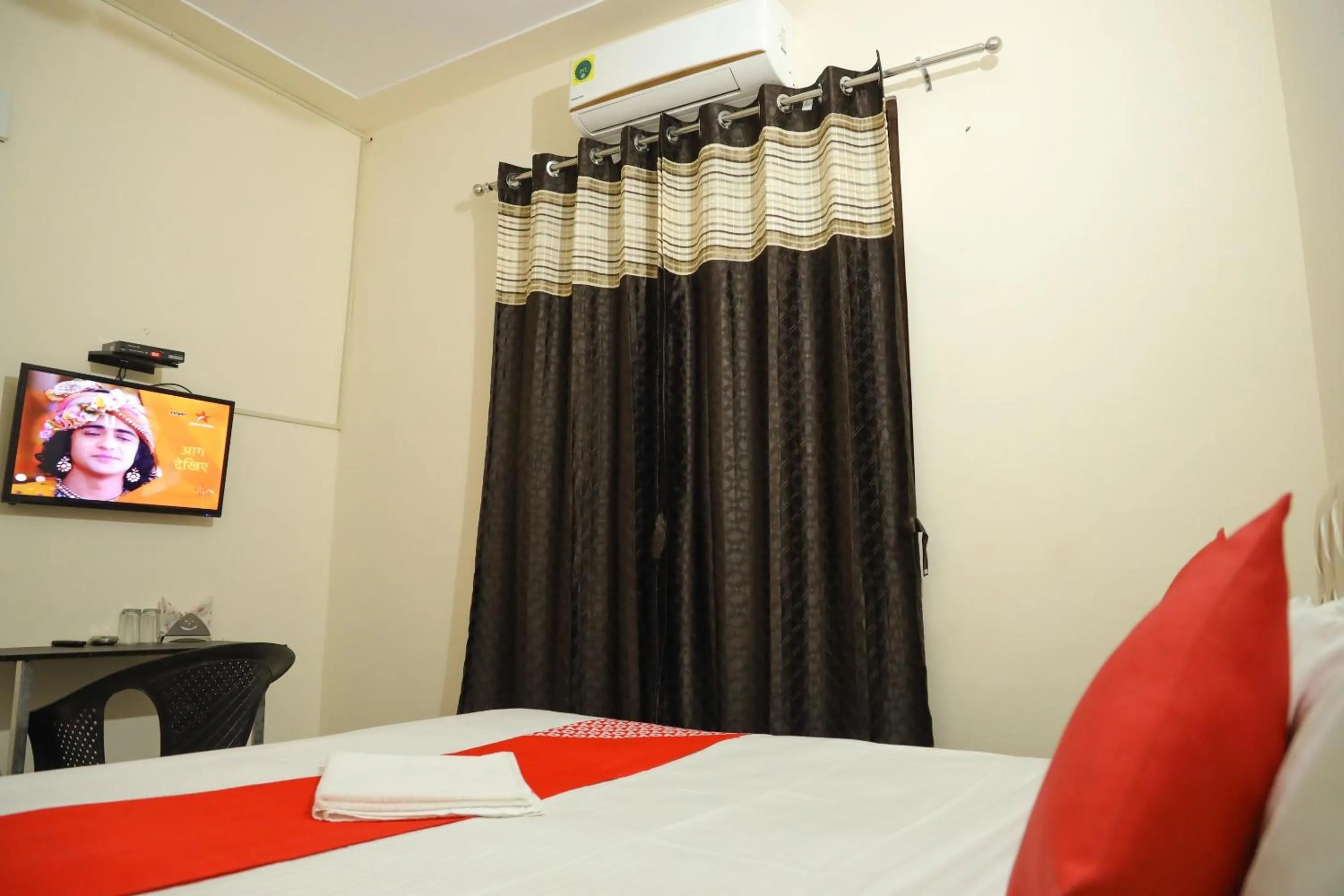 Bedroom, Bed in Hotel O Hmi International
