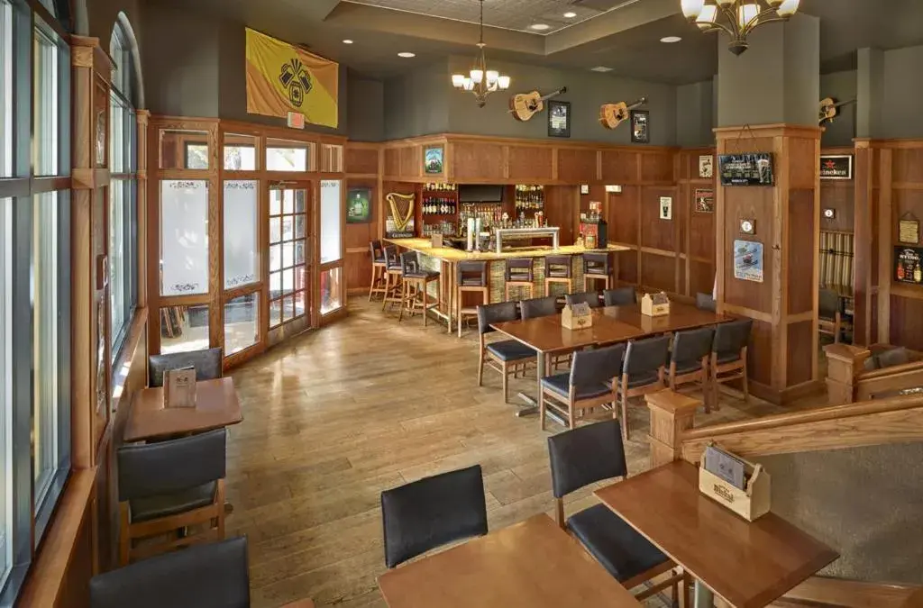 Lounge or bar in Sun Peaks Grand Hotel & Conference Centre Lounge or bar in Sun Peaks Grand Hotel & Conference Centre