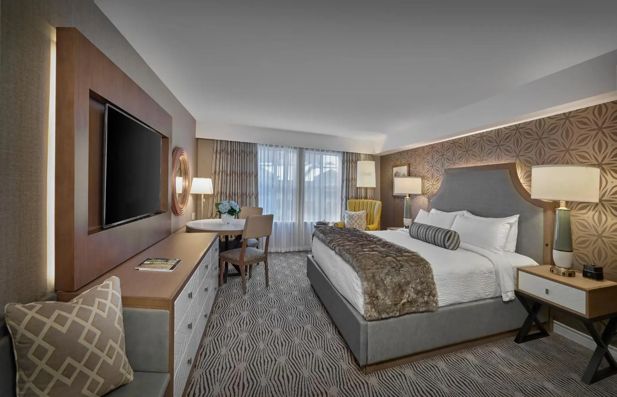 King Room with Mountain View in Sun Peaks Grand Hotel & Conference Centre King Room with Mountain View in Sun Peaks Grand Hotel & Conference Centre