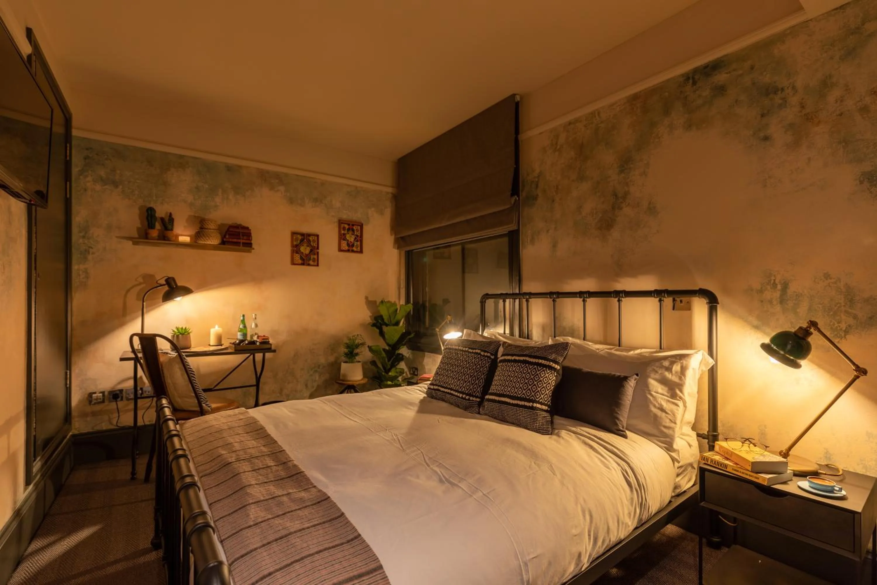 Bed in The Wolfpack Inn