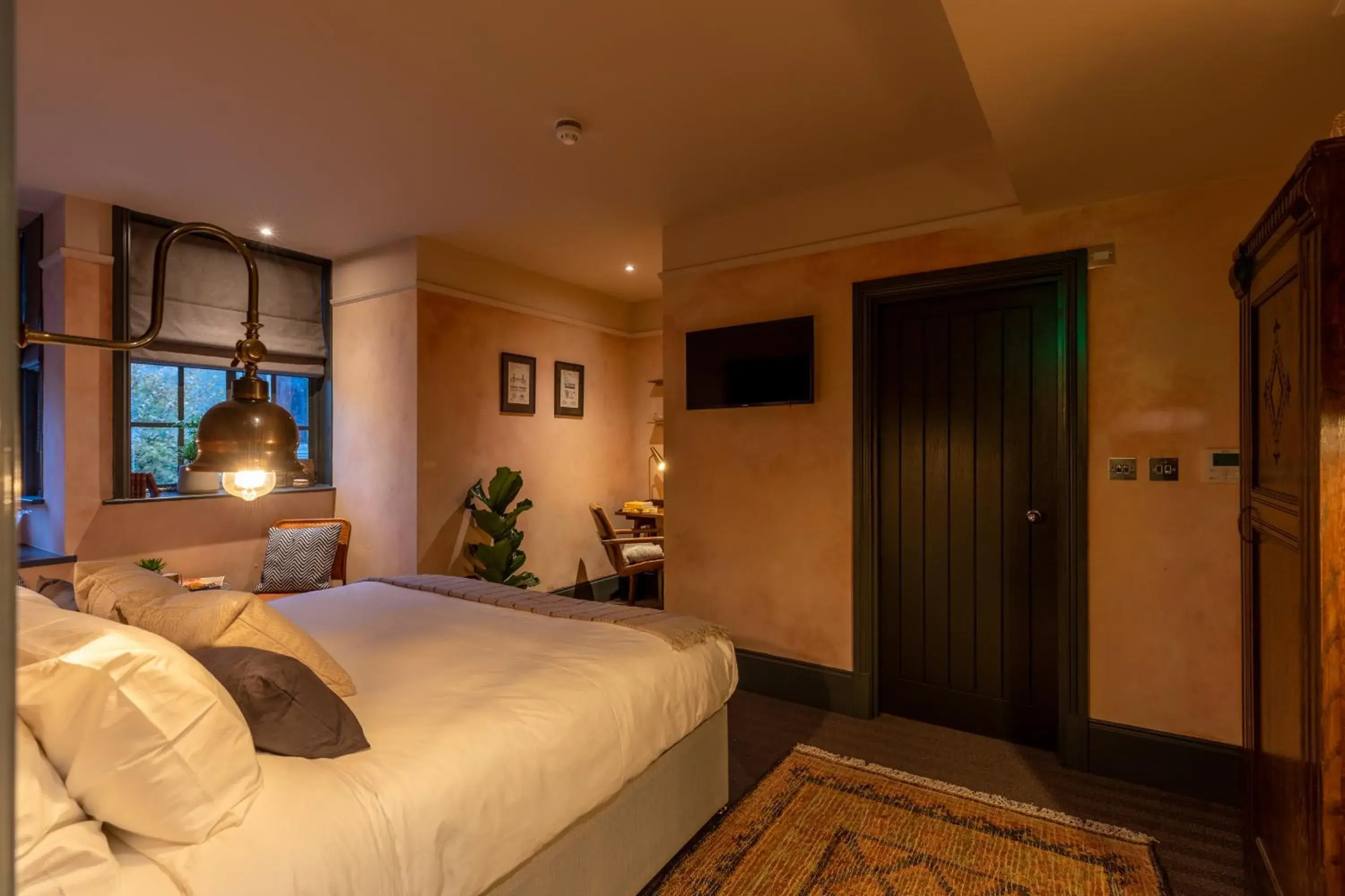 Suite in The Wolfpack Inn Suite in The Wolfpack Inn