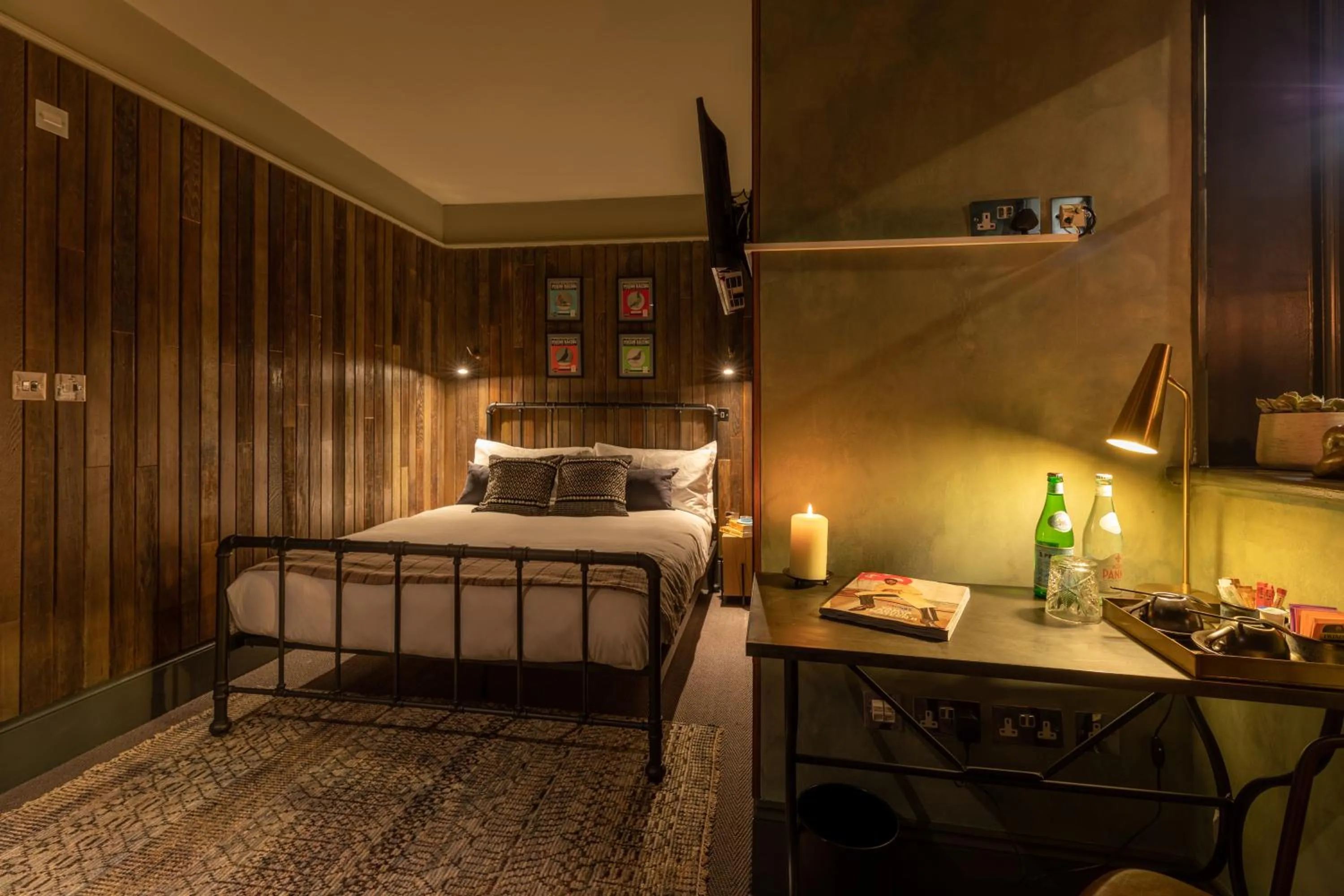 Bed in The Wolfpack Inn