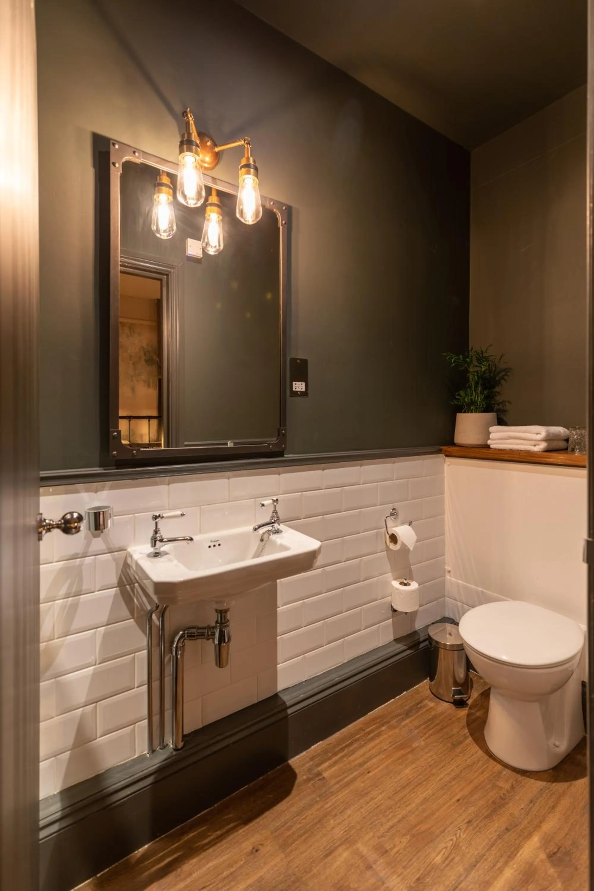 Bathroom in The Wolfpack Inn