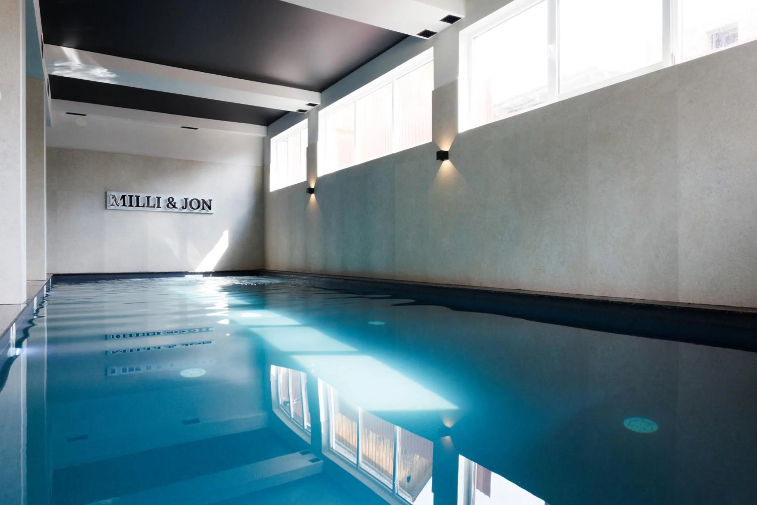 Swimming pool in Milli&Jon SPA
