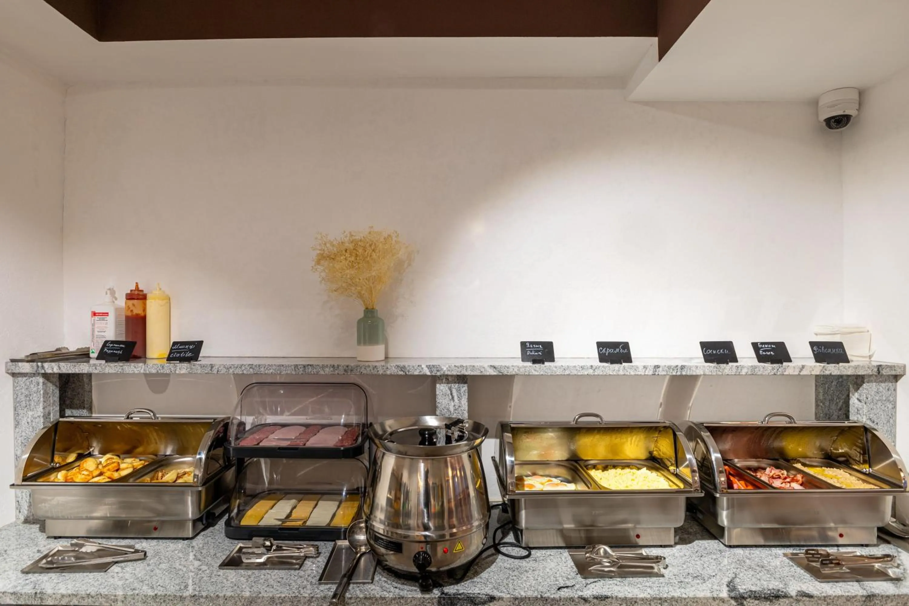 Buffet breakfast in Milli&Jon SPA