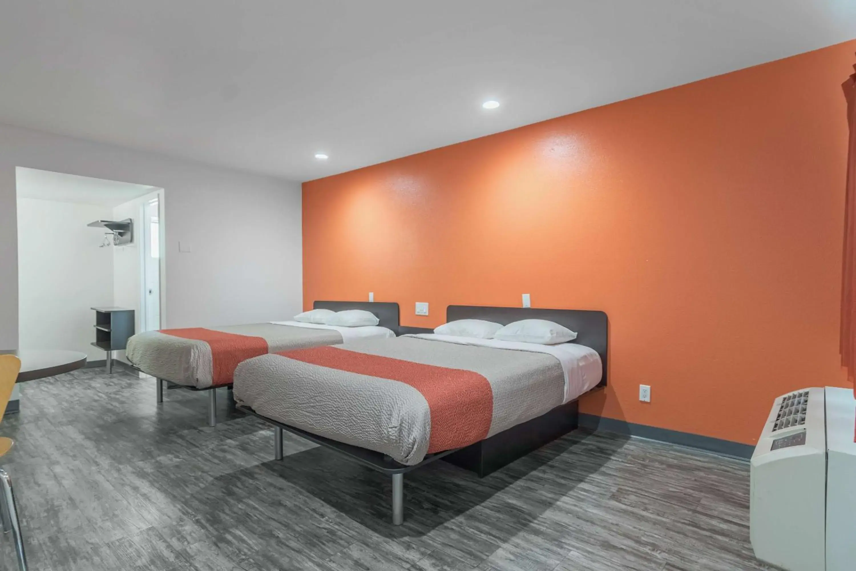 Deluxe Queen Room with Two Queen Beds - Non-Smoking in Motel 6-Barstow, CA - Route 66 Deluxe Queen Room with Two Queen Beds - Non-Smoking in Motel 6-Barstow, CA - Route 66