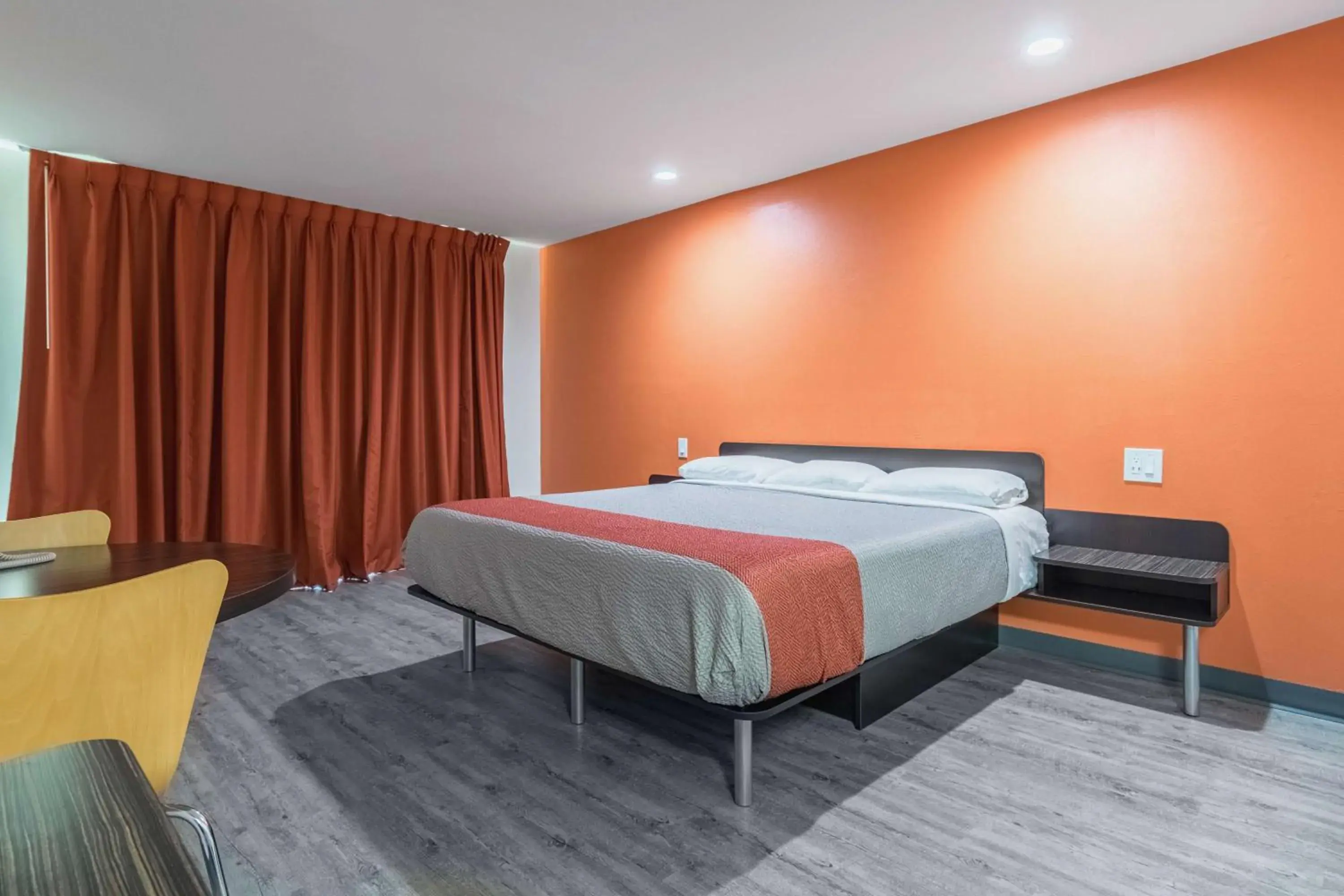 Standard King Room - single occupancy - Smoking in Motel 6-Barstow, CA - Route 66 Standard King Room - single occupancy - Smoking in Motel 6-Barstow, CA - Route 66