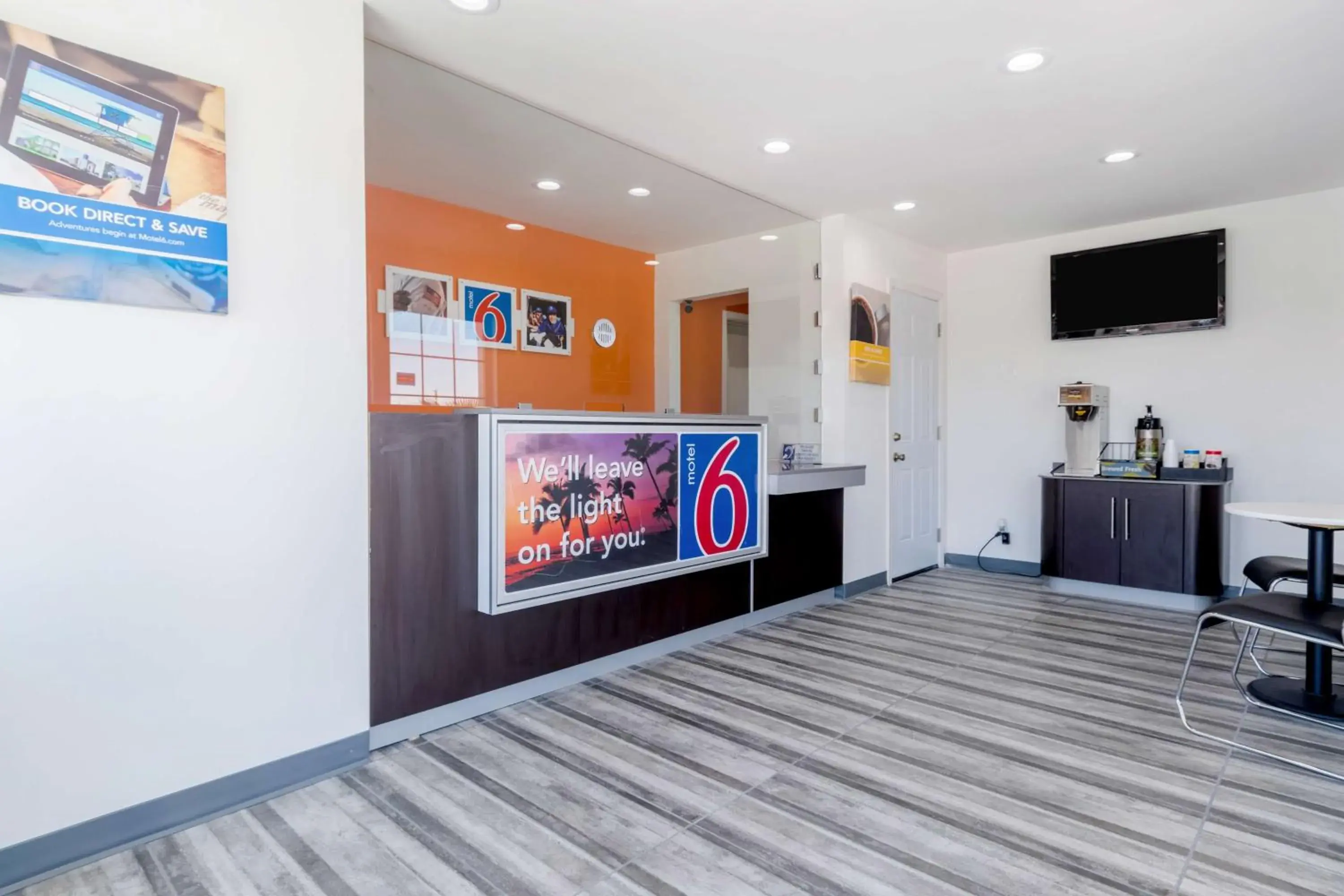 Lobby or reception in Motel 6-Barstow, CA - Route 66 Lobby or reception in Motel 6-Barstow, CA - Route 66