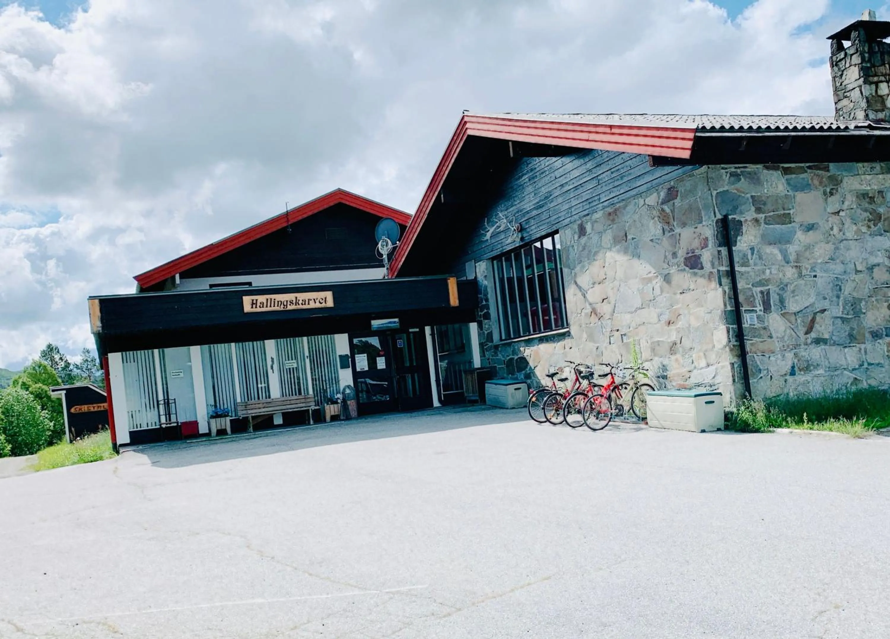 Facade/entrance in Hallingskarvet Fjellstue as