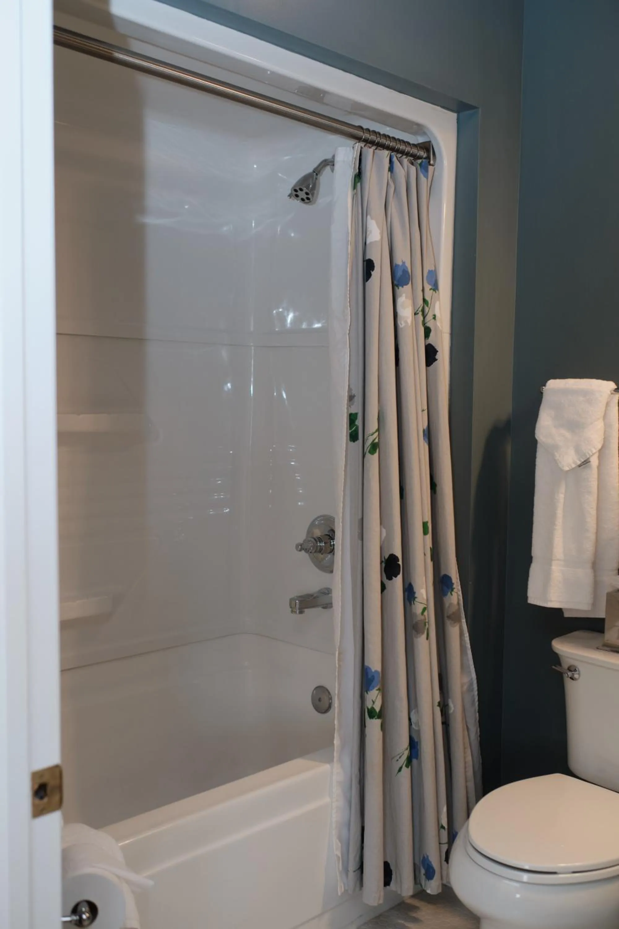 Shower in The Inn on Ferry Street