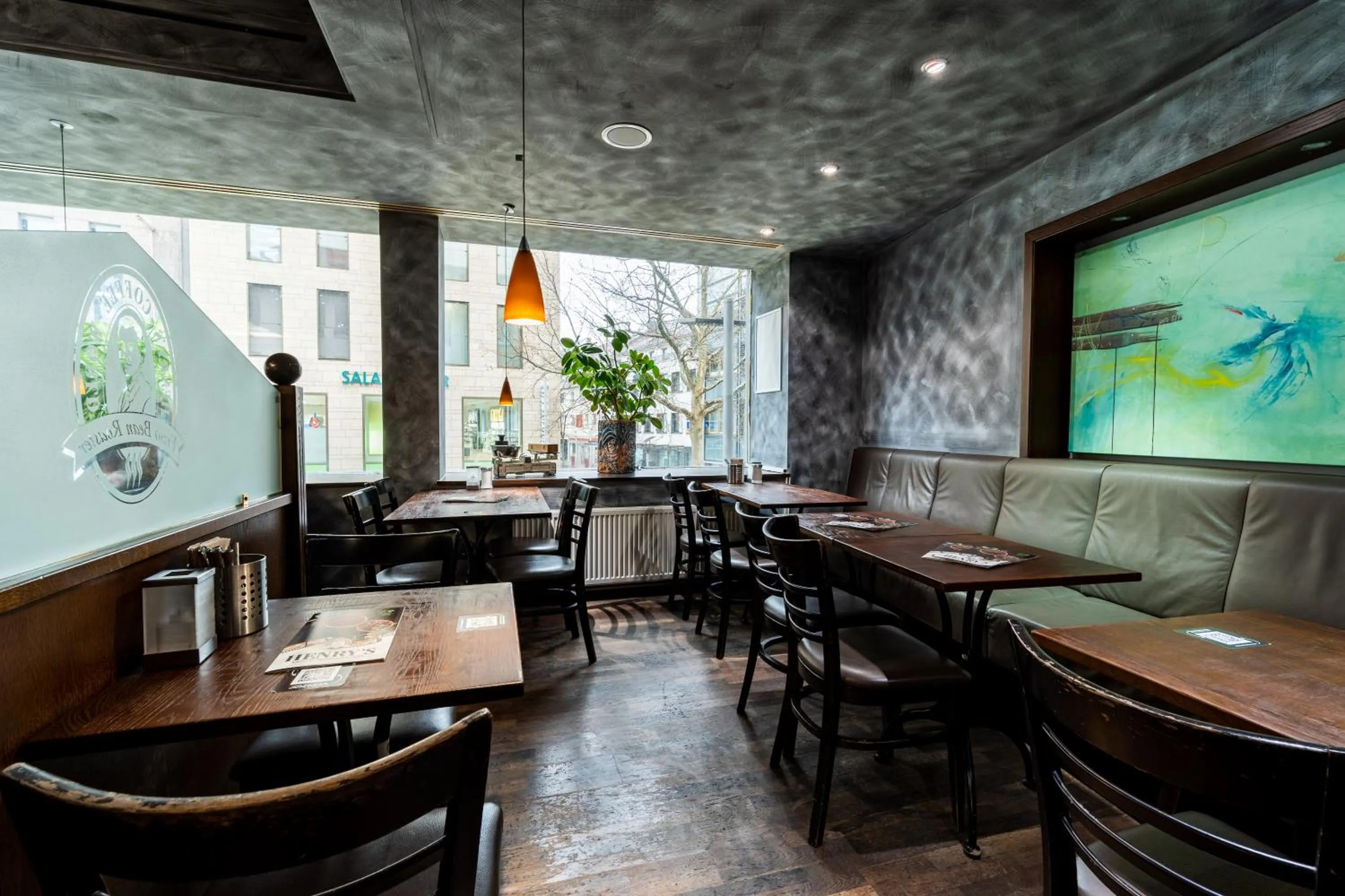 Restaurant/places to eat in Henriettas Sleeping