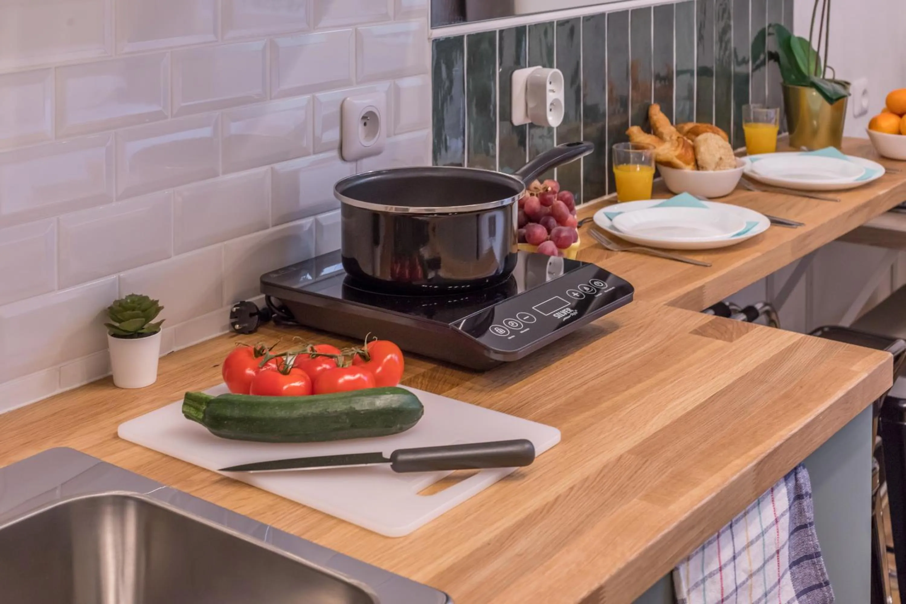 Kitchen or kitchenette in WS Champs-Elysées - Colomb