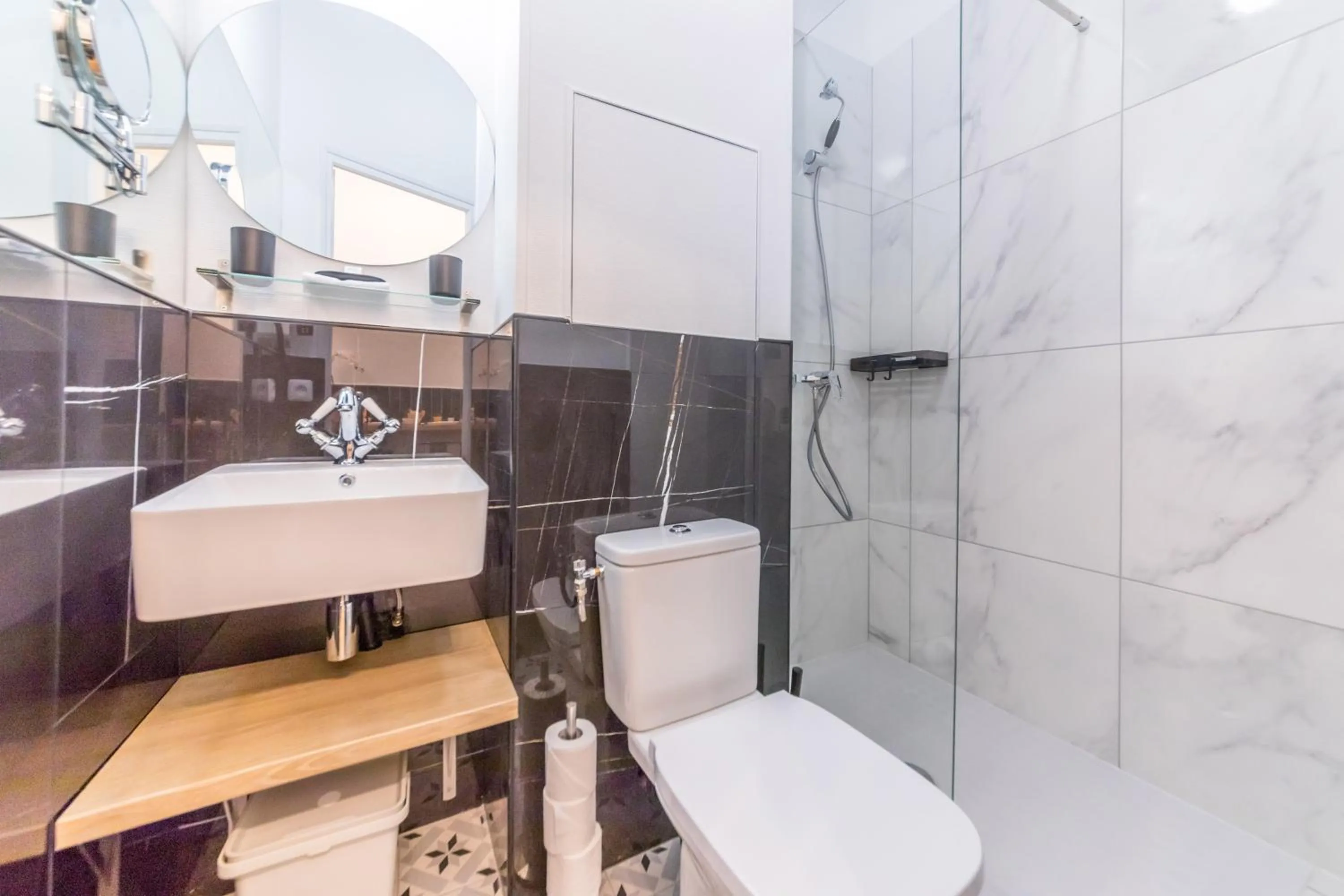 Toilet in WS Champs-Elysées - Colomb