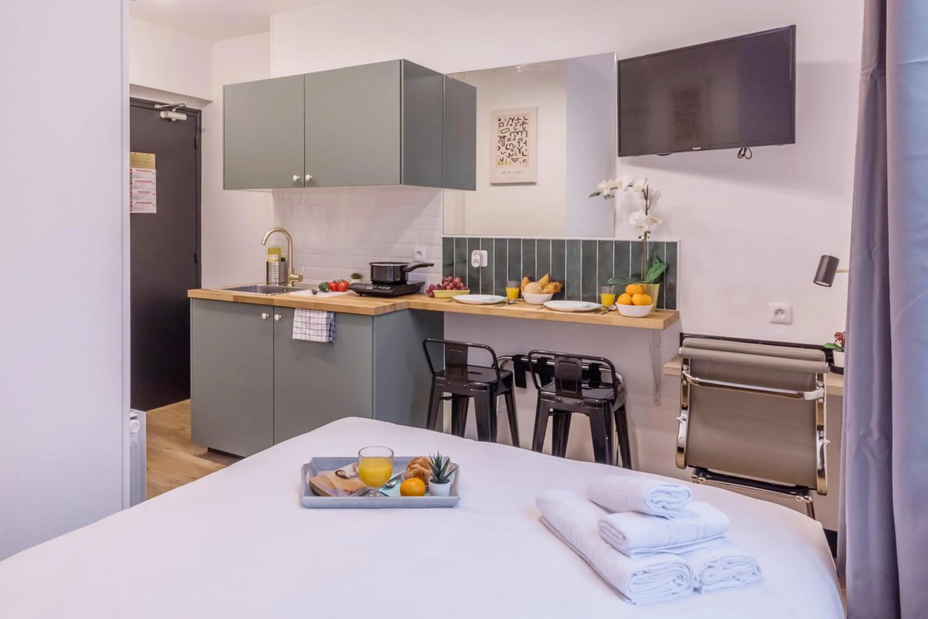 Dining area in WS Champs-Elysées - Colomb