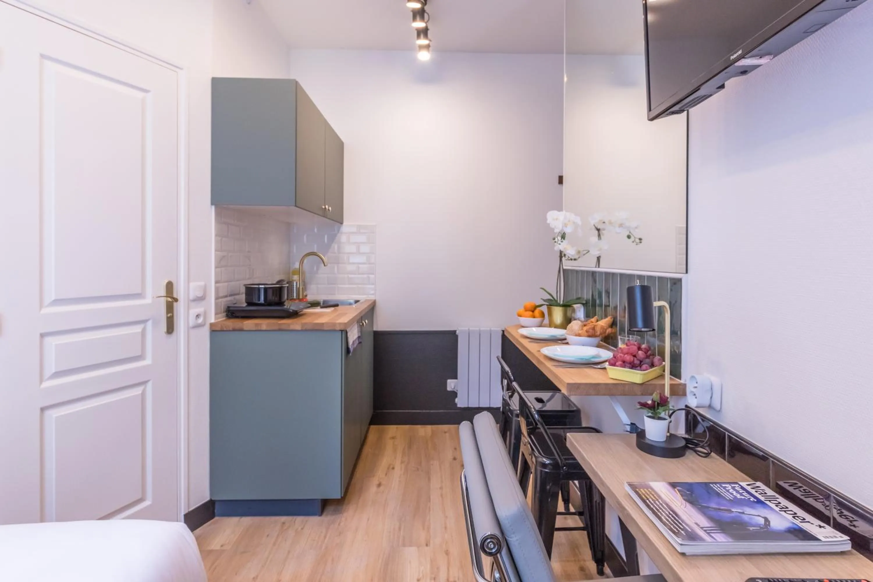 Dining area in WS Champs-Elysées - Colomb