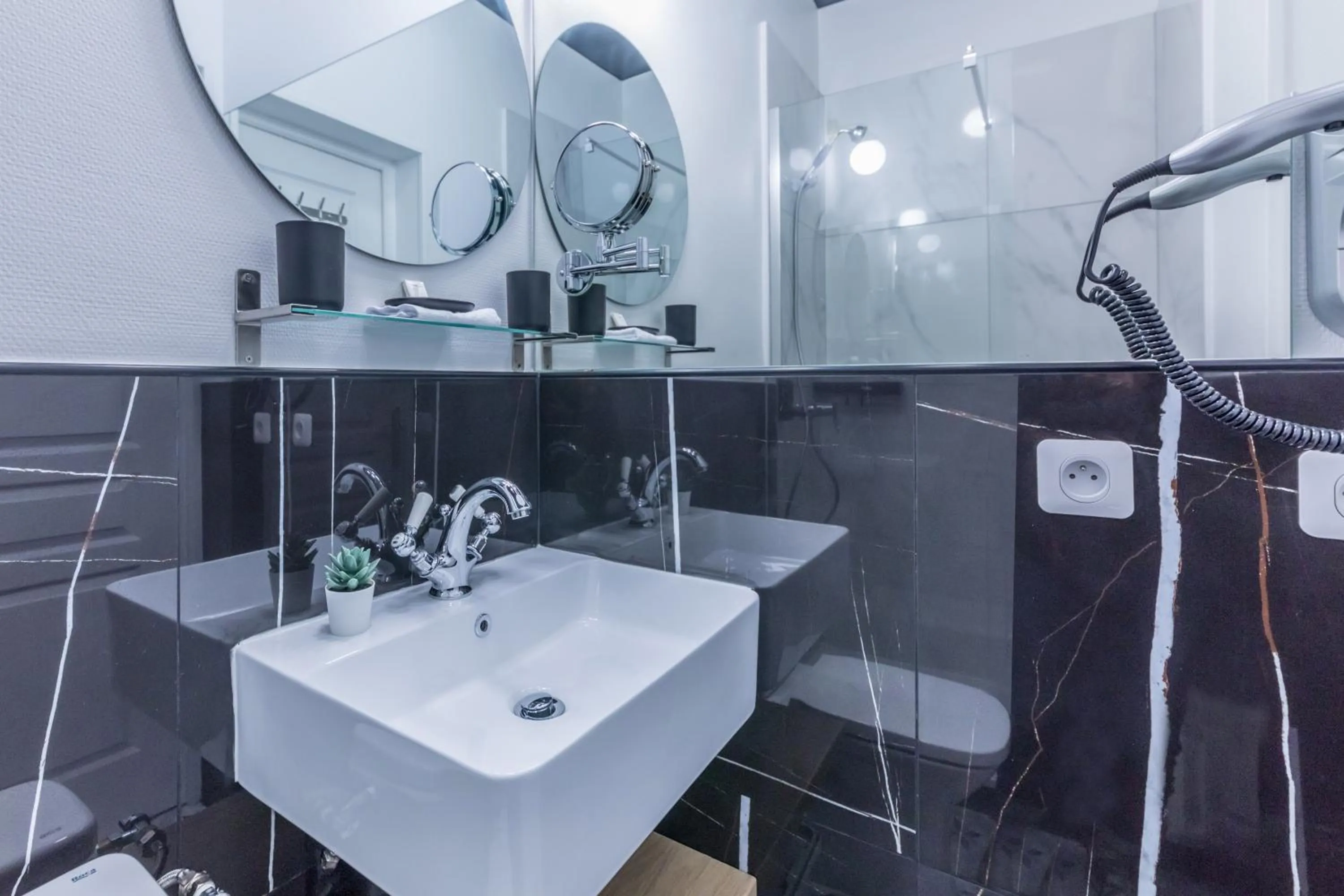 Bathroom in WS Champs-Elysées - Colomb