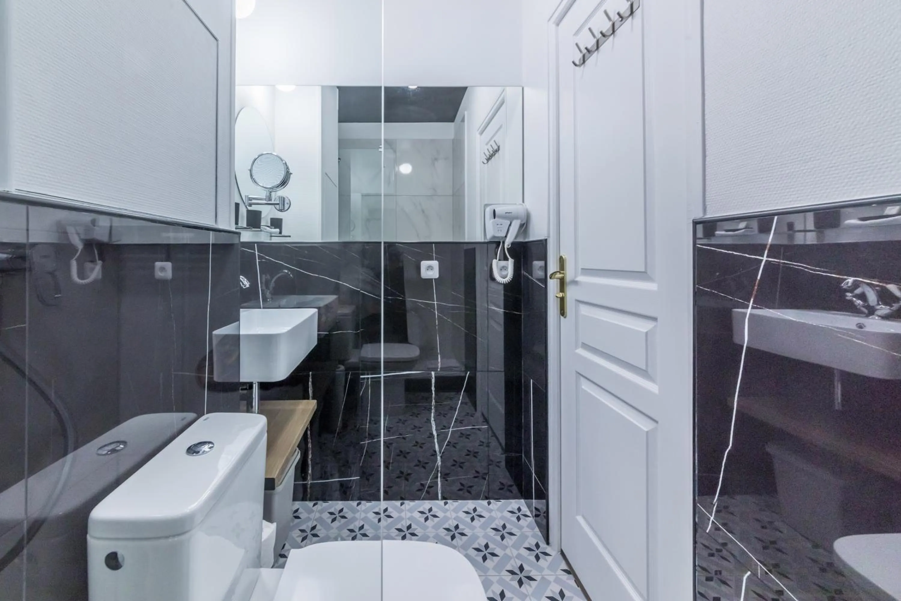 Bathroom in WS Champs-Elysées - Colomb