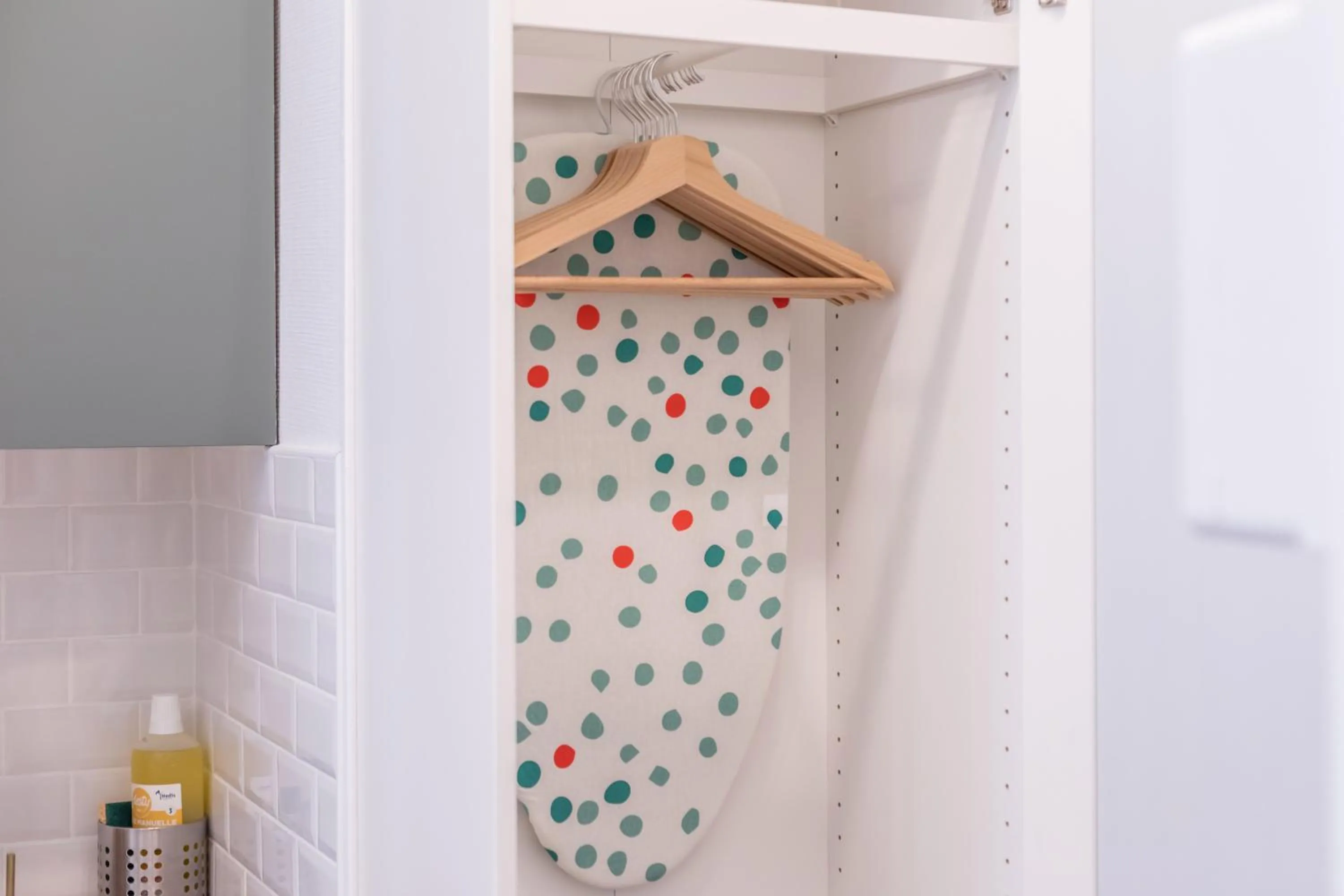 Decorative detail in WS Champs-Elysées - Colomb