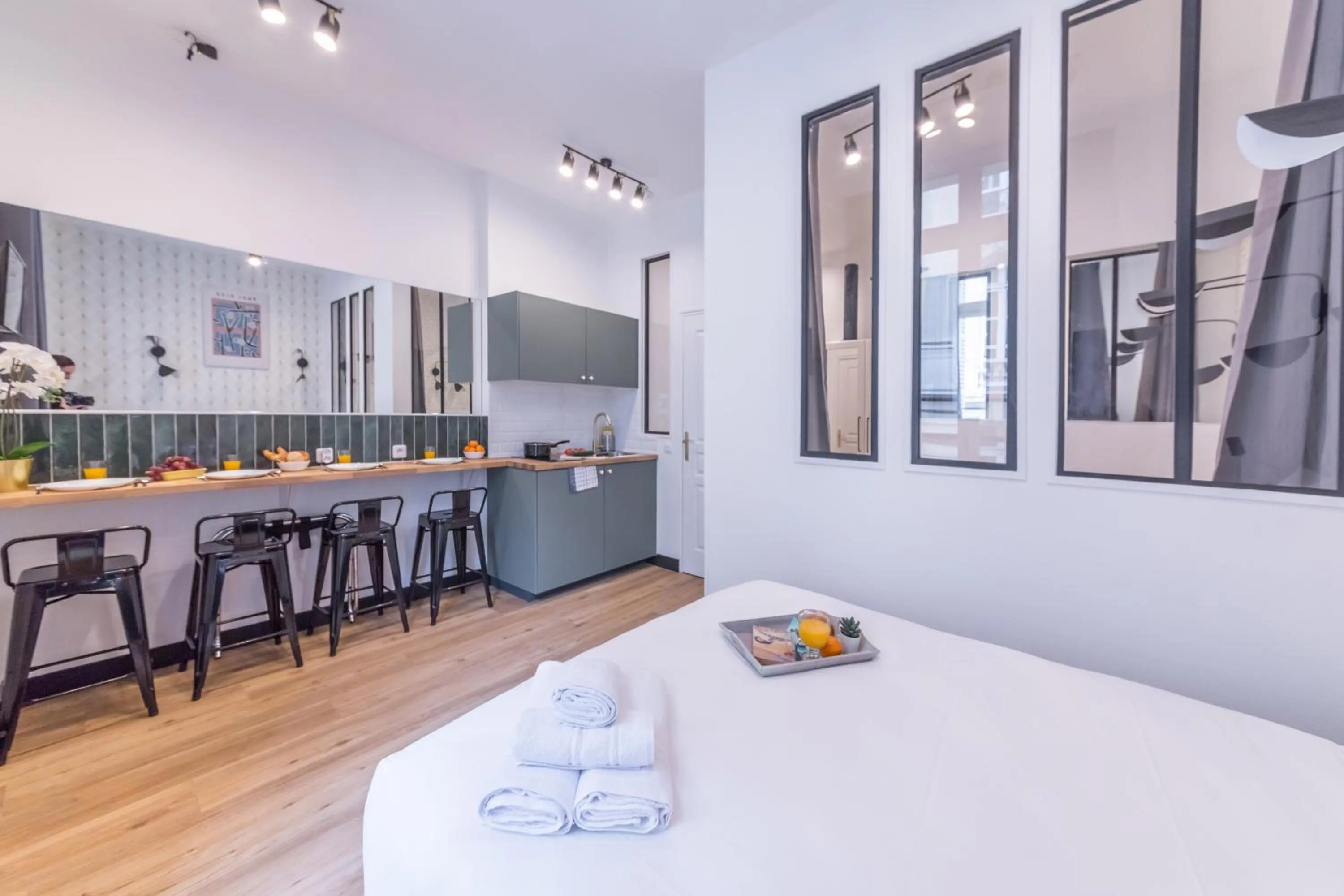 Photo of the whole room in WS Champs-Elysées - Colomb