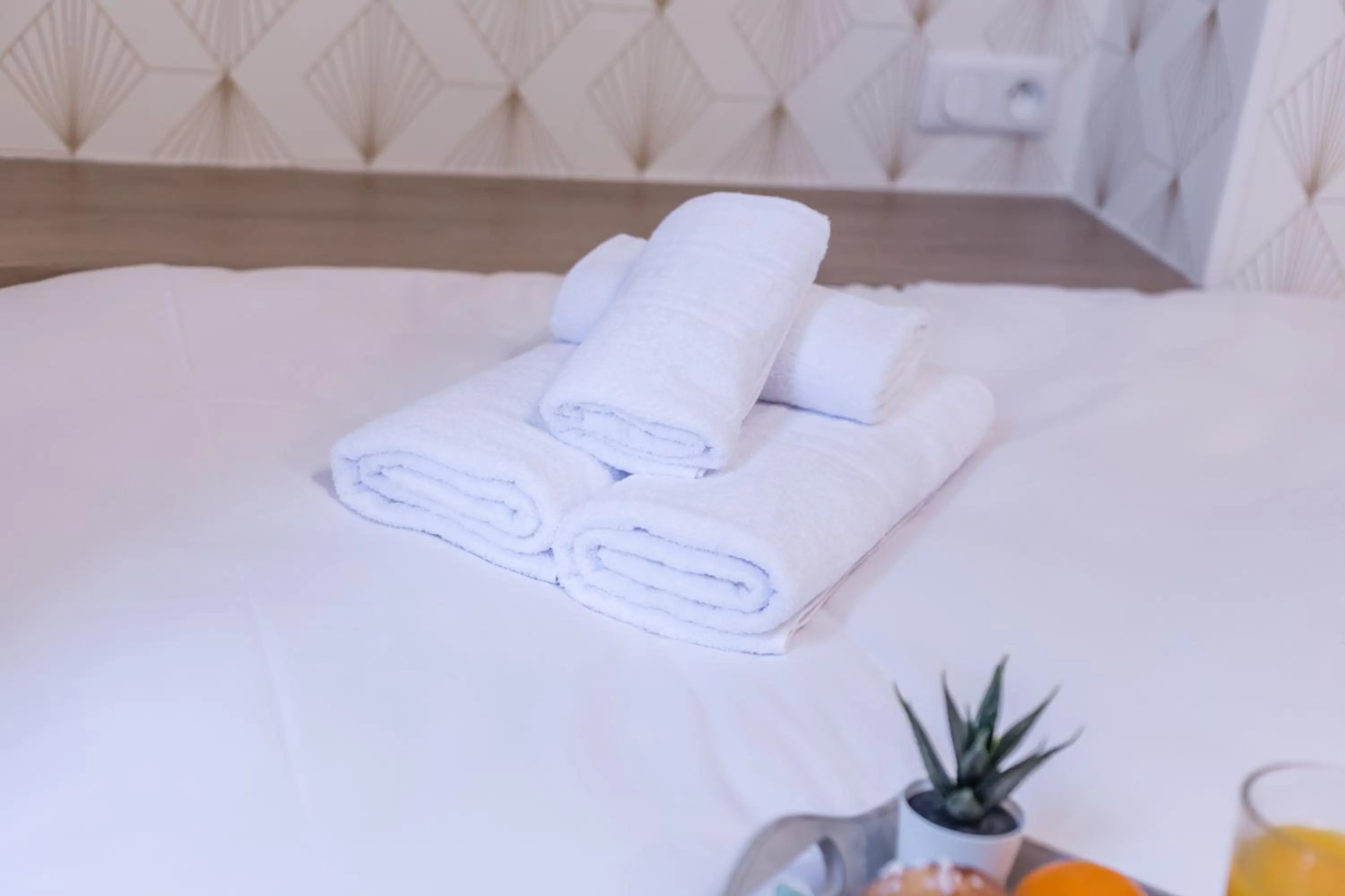 towels, Bed in WS Champs-Elysées - Colomb