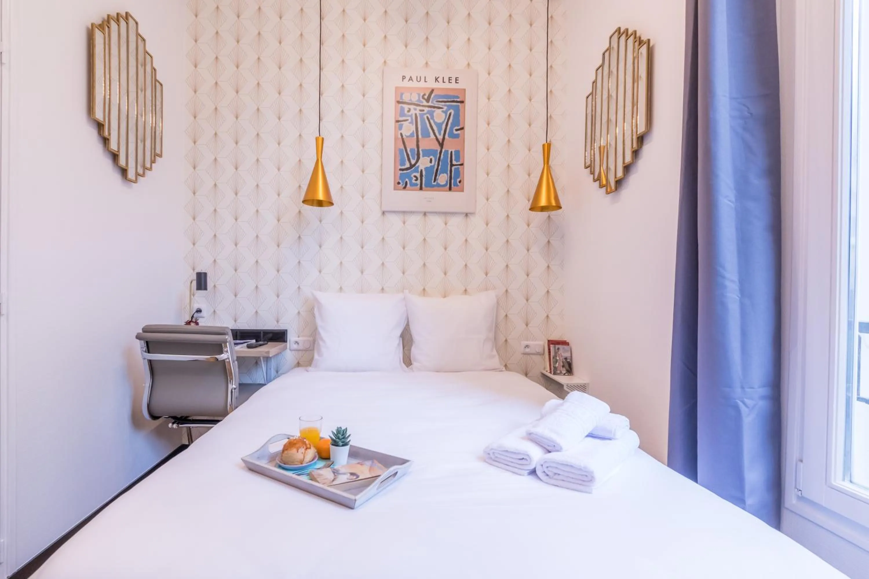 Bed in WS Champs-Elysées - Colomb