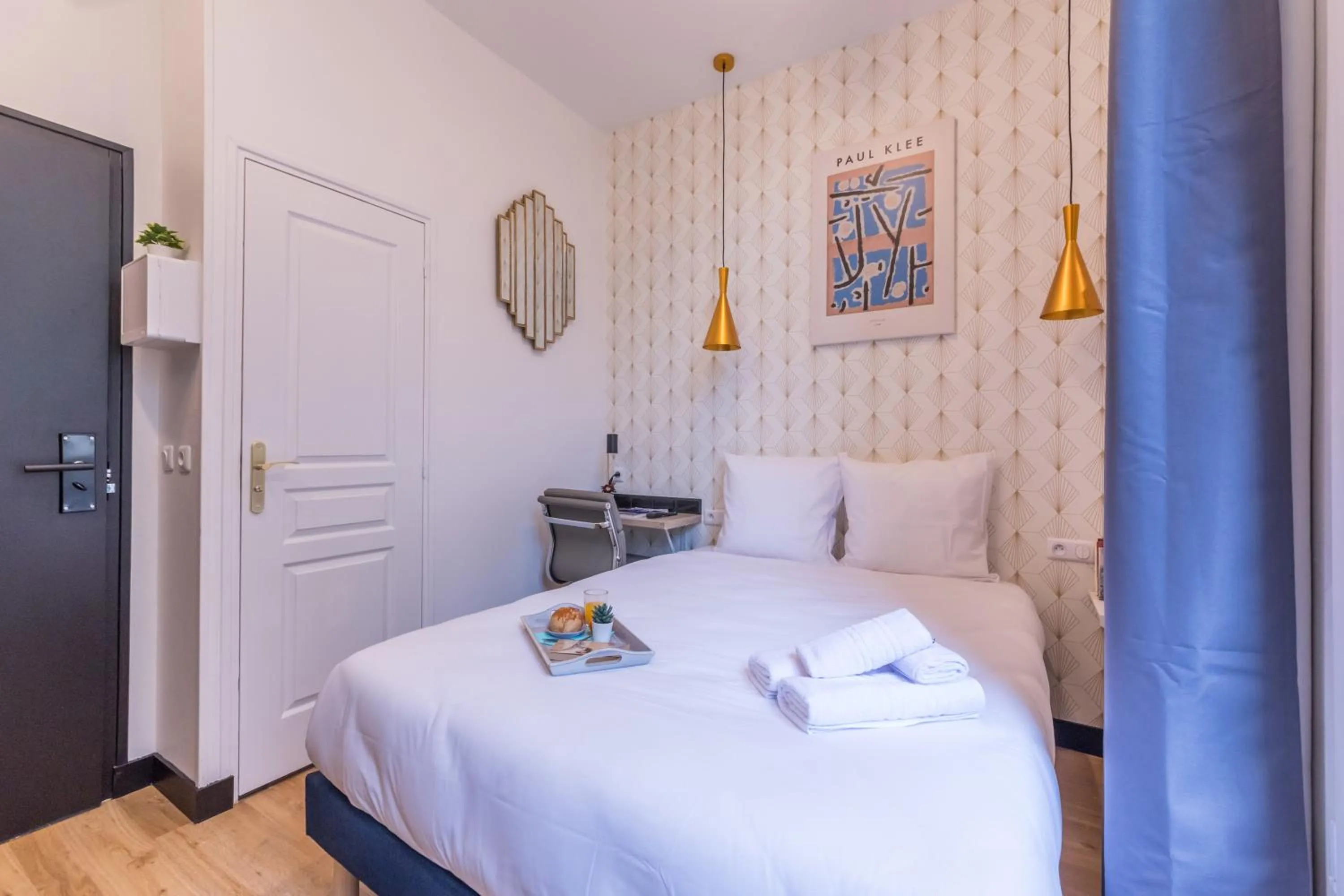 Bed in WS Champs-Elysées - Colomb