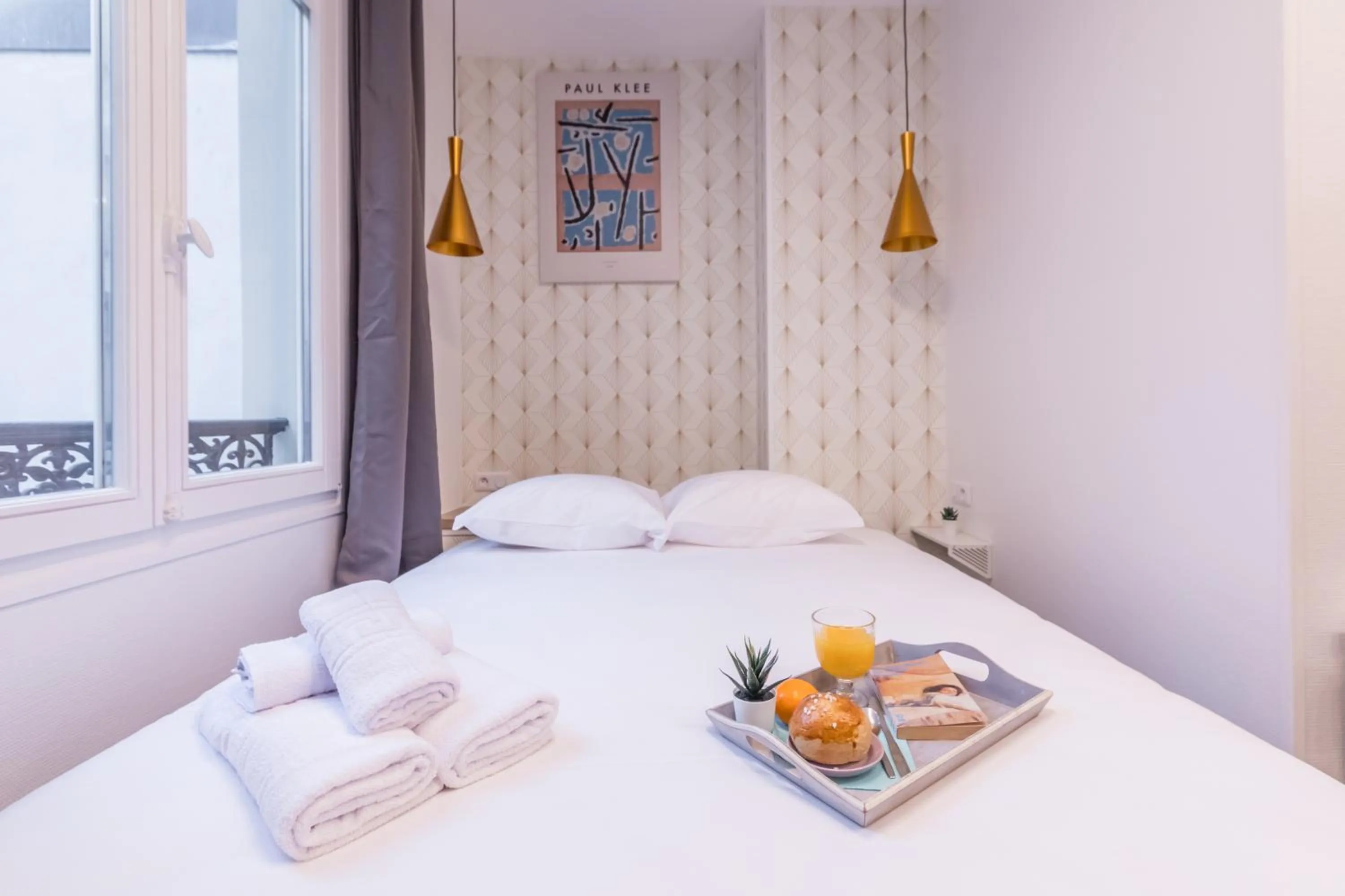 Photo of the whole room, Bed in WS Champs-Elysées - Colomb