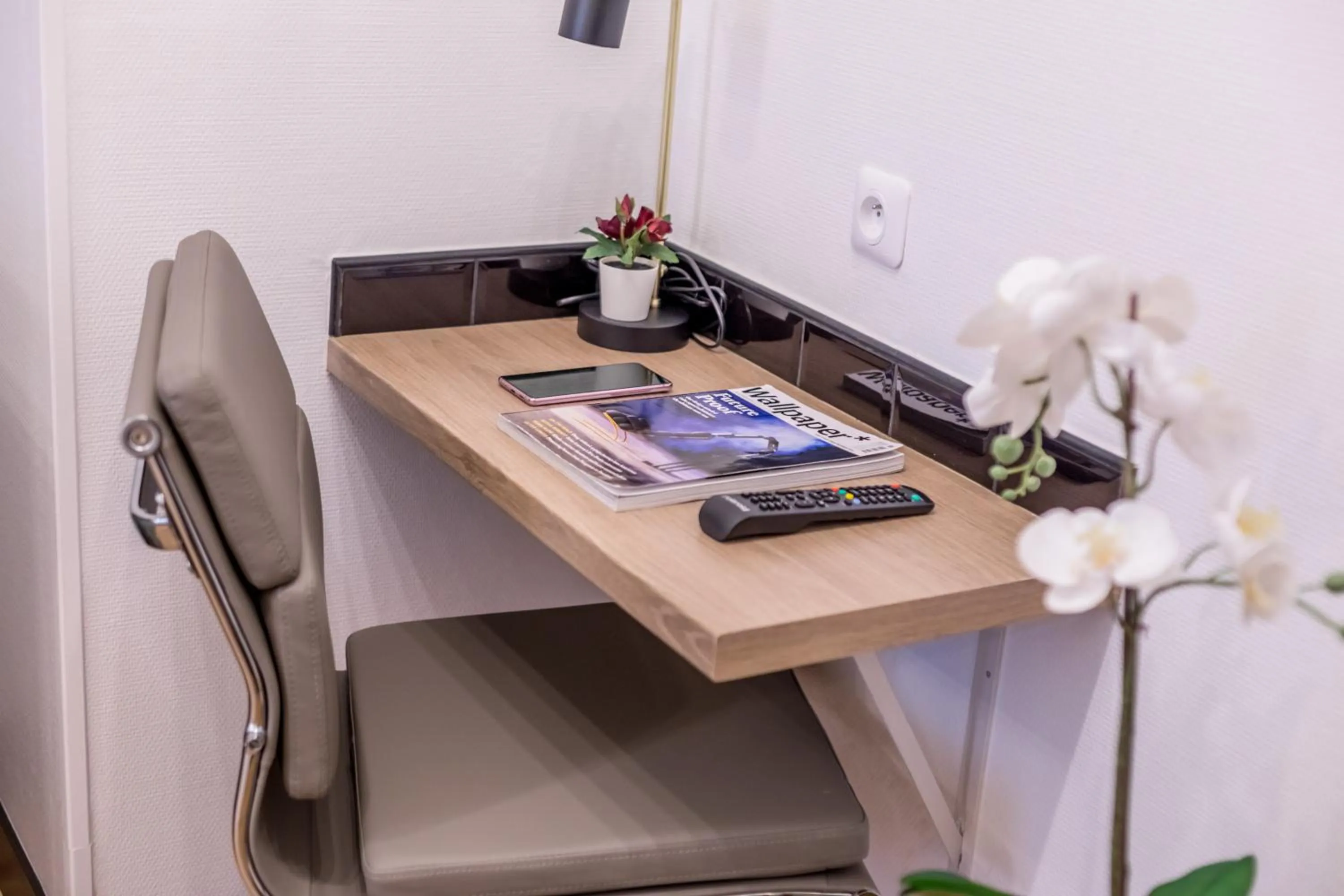 Decorative detail in WS Champs-Elysées - Colomb