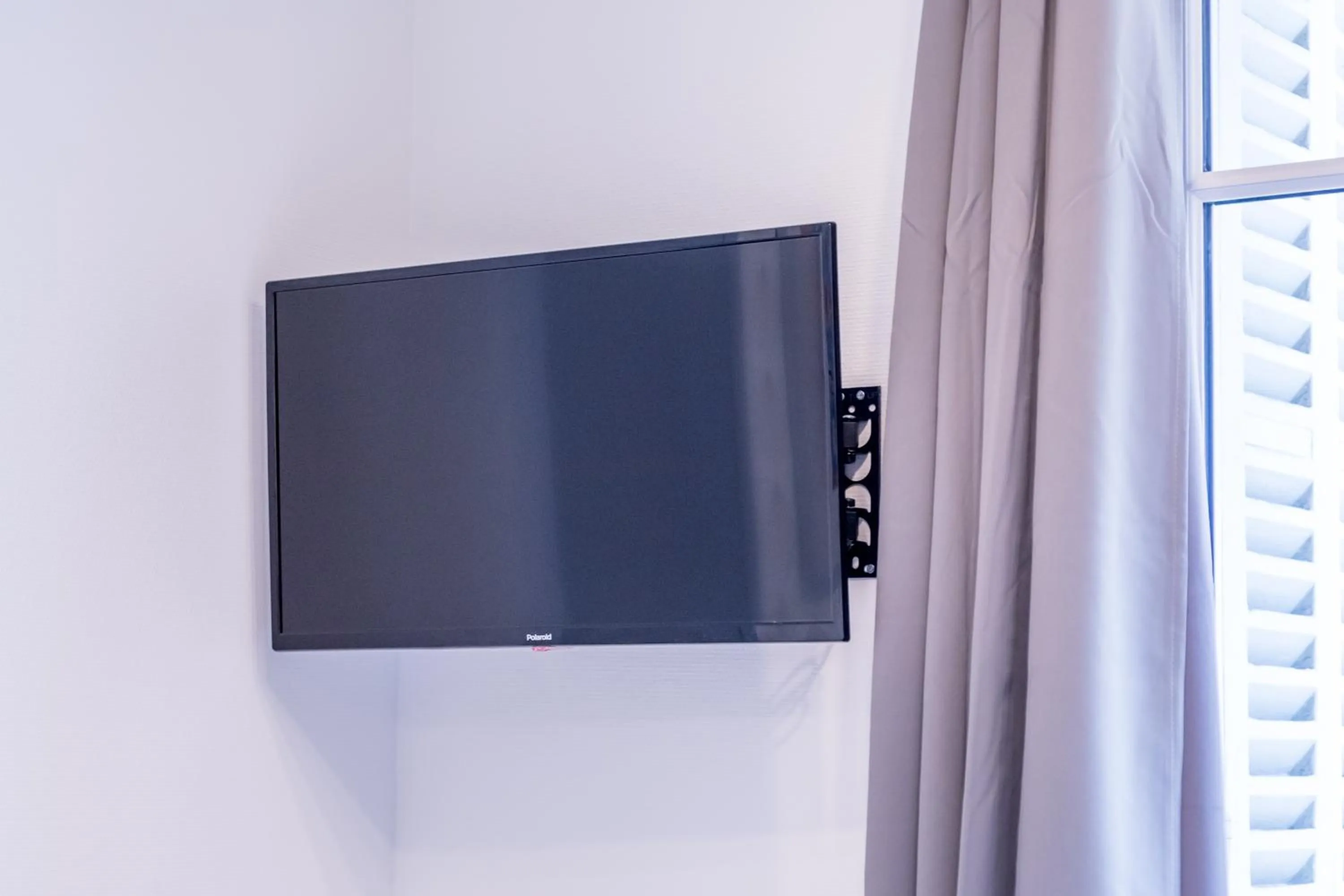 TV and multimedia in WS Champs-Elysées - Colomb