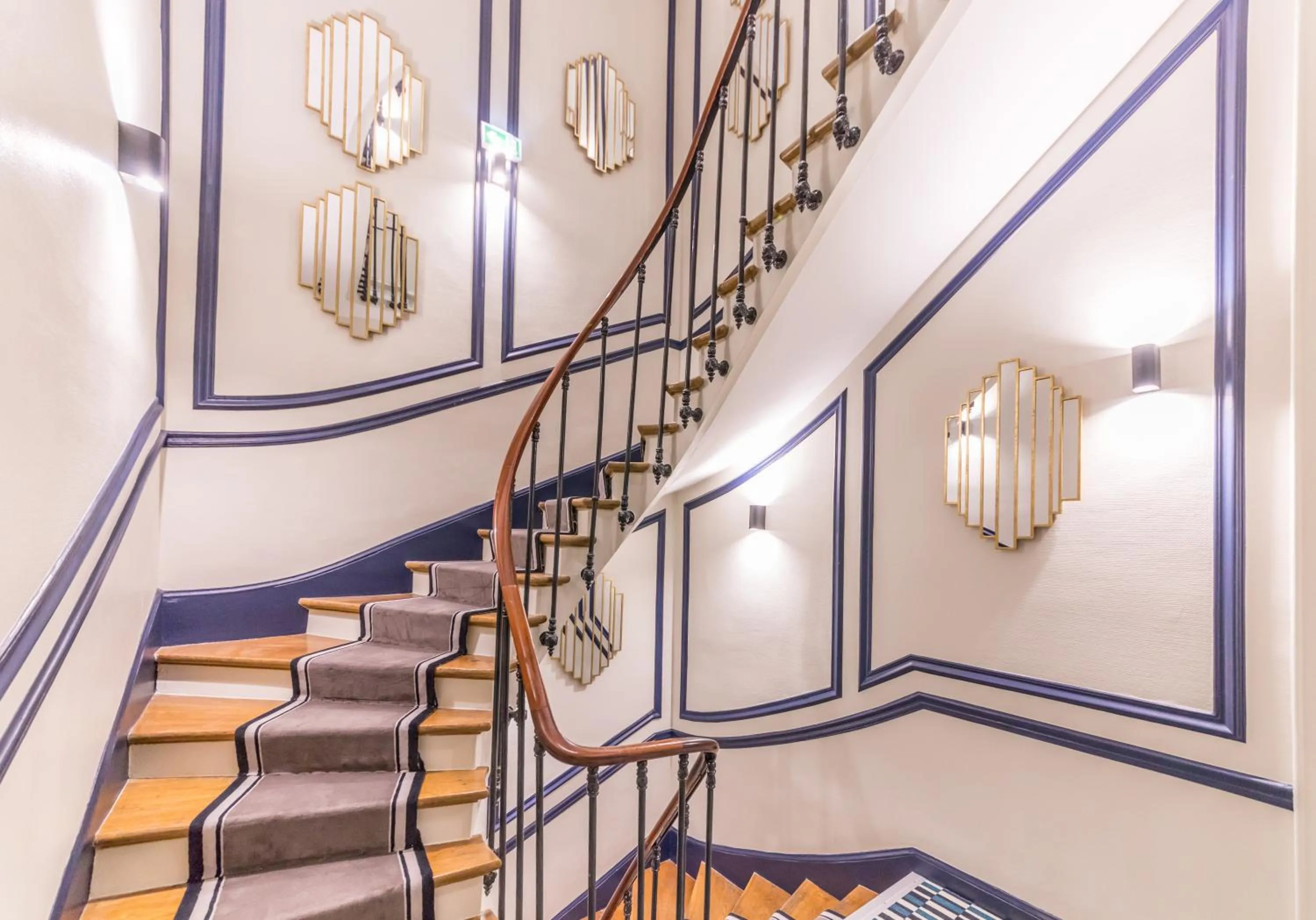 Property building in WS Champs-Elysées - Colomb