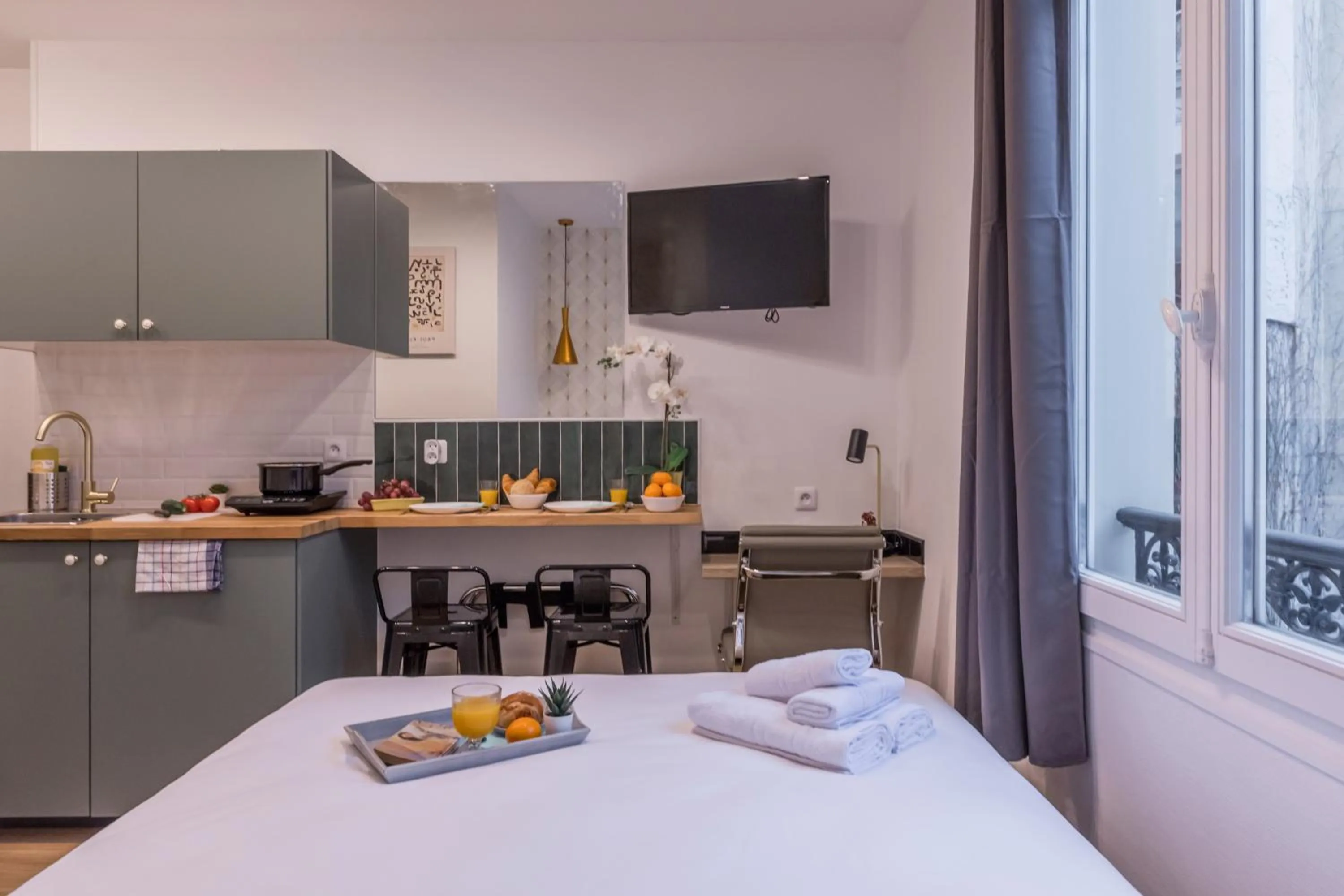 Bed in WS Champs-Elysées - Colomb