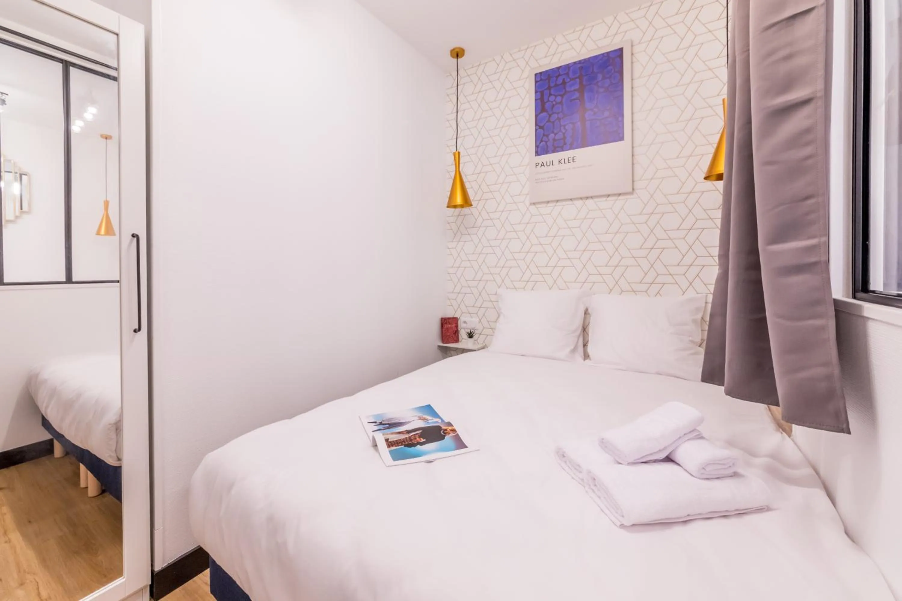 Bed in WS Champs-Elysées - Colomb