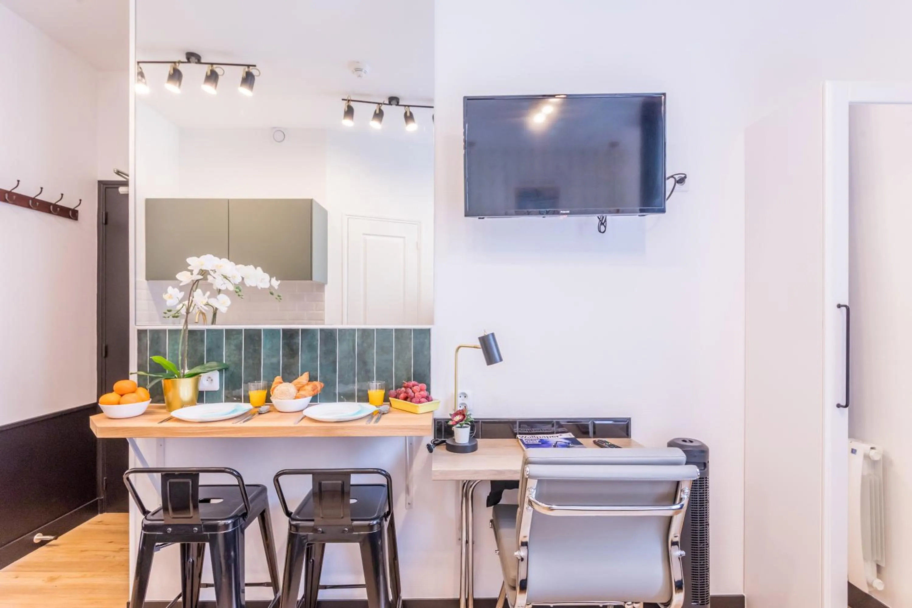 Dining area in WS Champs-Elysées - Colomb