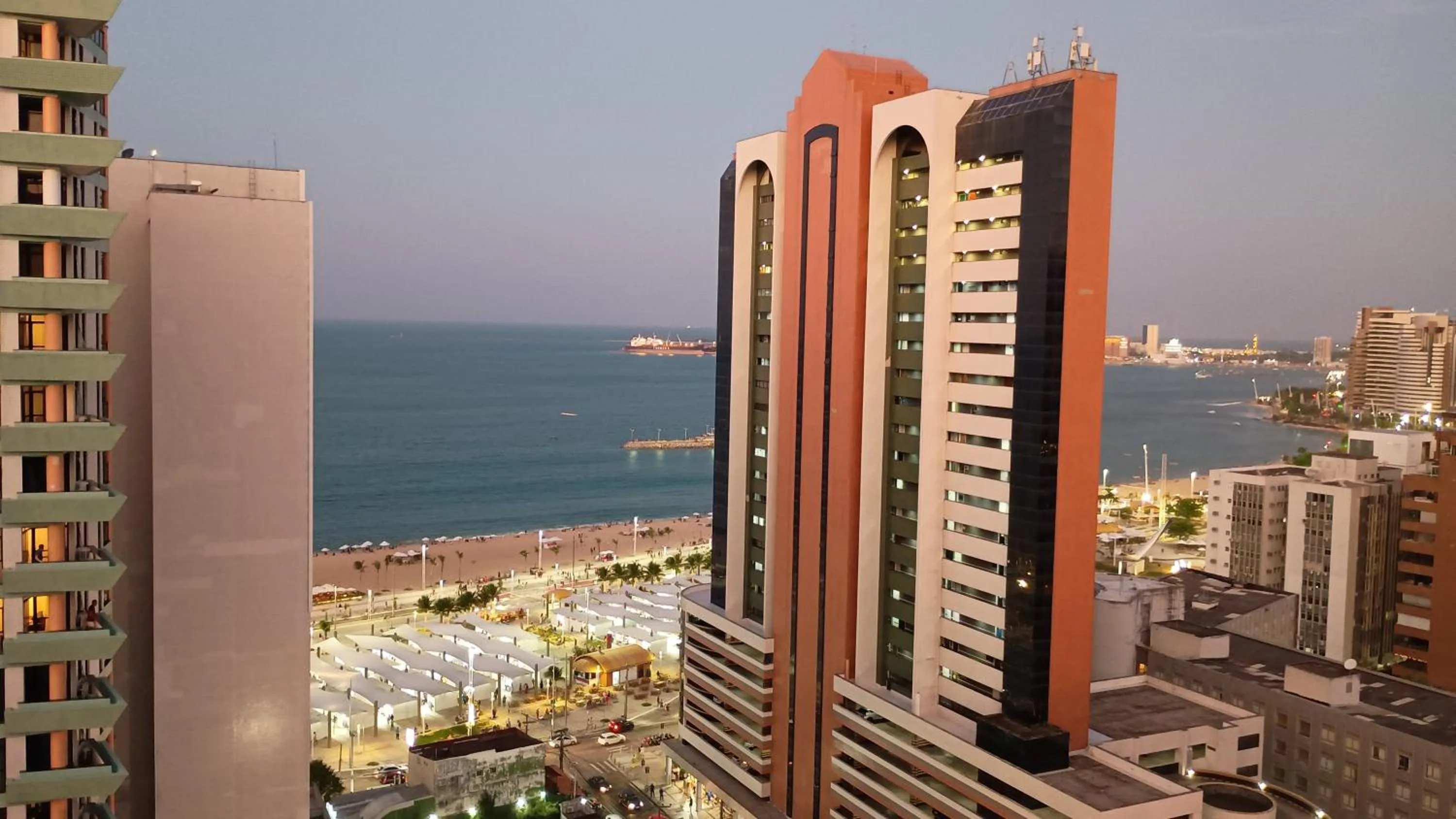 Property building in Via Venetto Flat próximo a feirinha da beira-mar Fortaleza