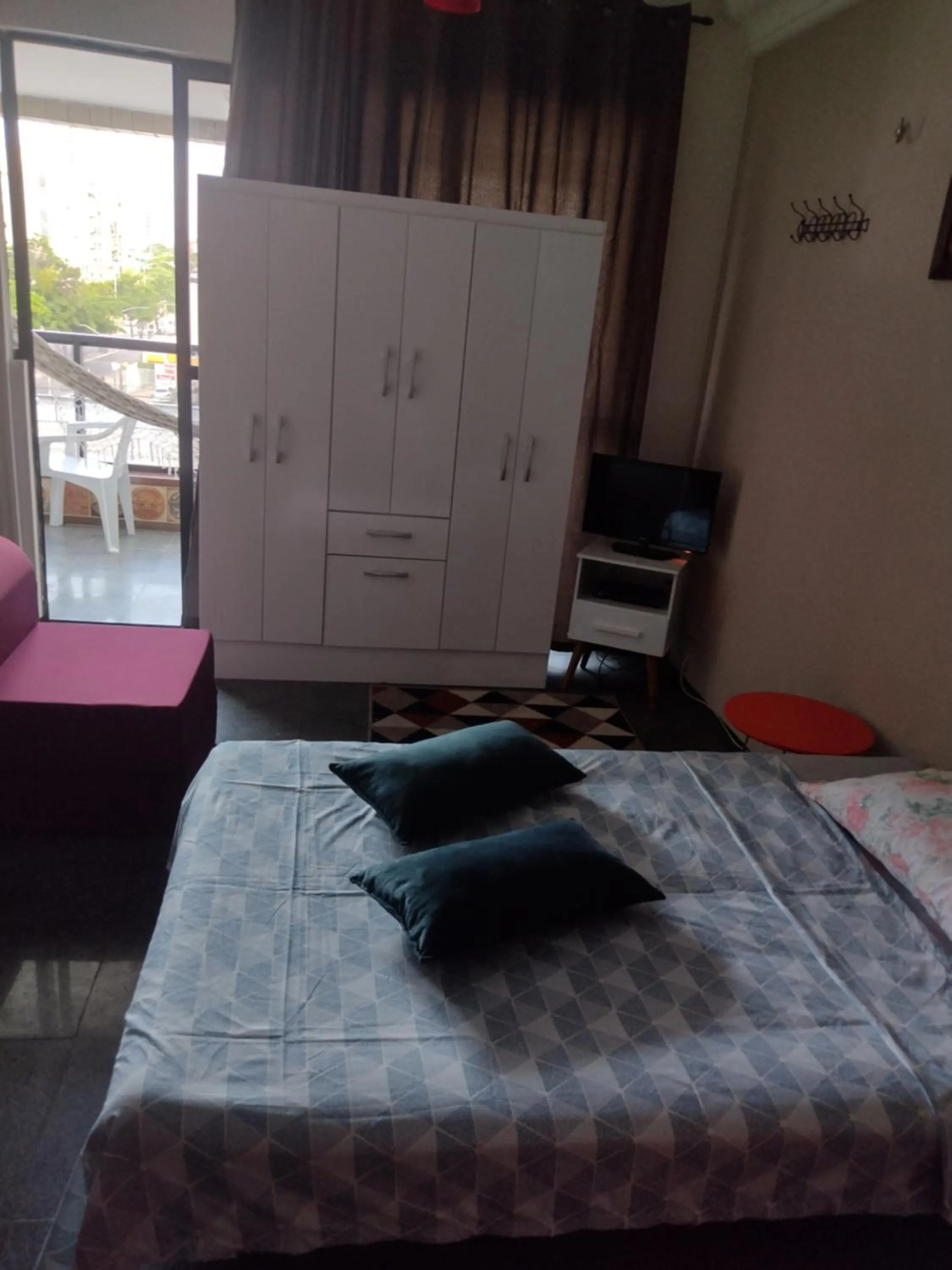 Communal lounge/ TV room, Bed in Via Venetto Flat próximo a feirinha da beira-mar Fortaleza