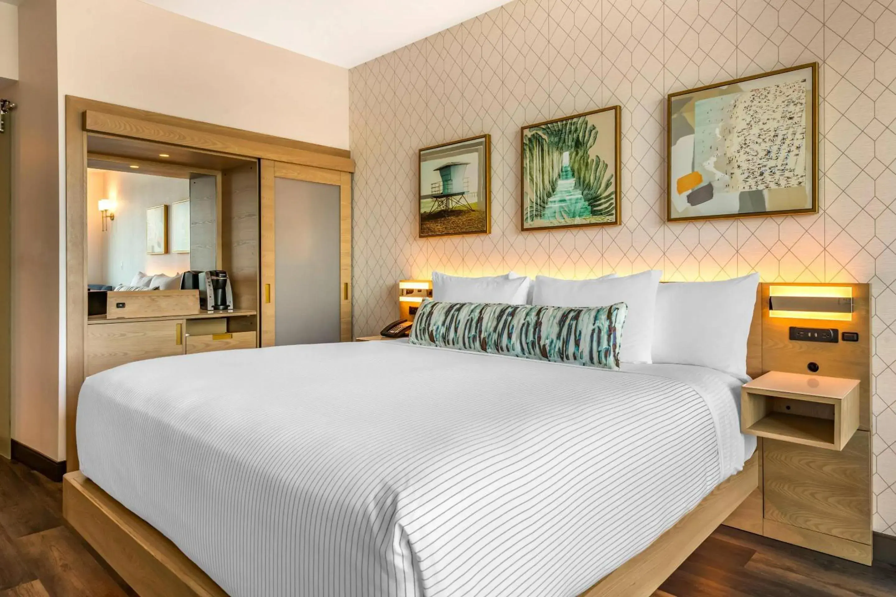 Bedroom, Bed in Cambria Hotel Fort Lauderdale Beach Bedroom, Bed in Cambria Hotel Fort Lauderdale Beach