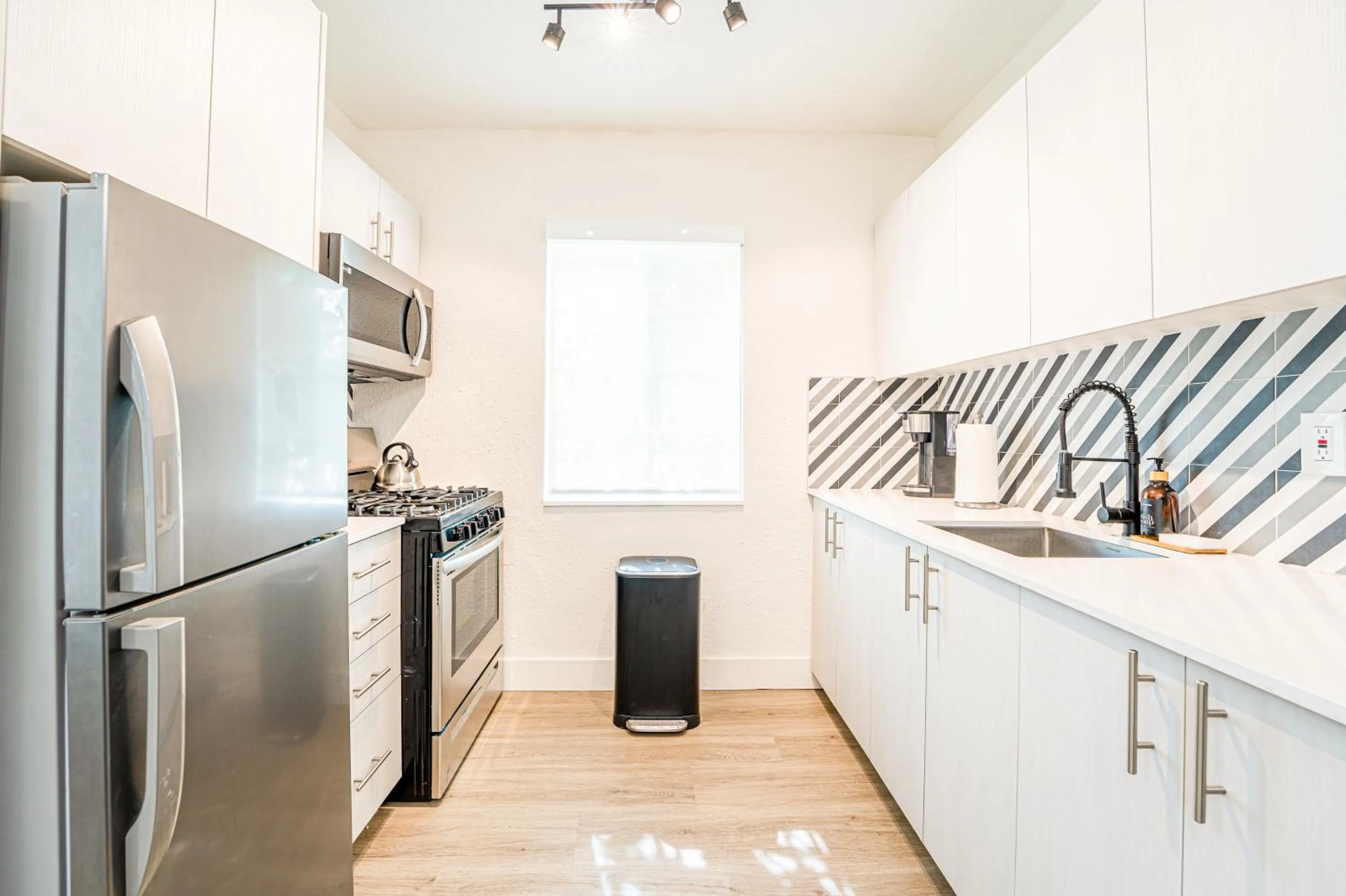 Kitchen or kitchenette in PRAIA Hotel Boutique & Apartments Miami Beach