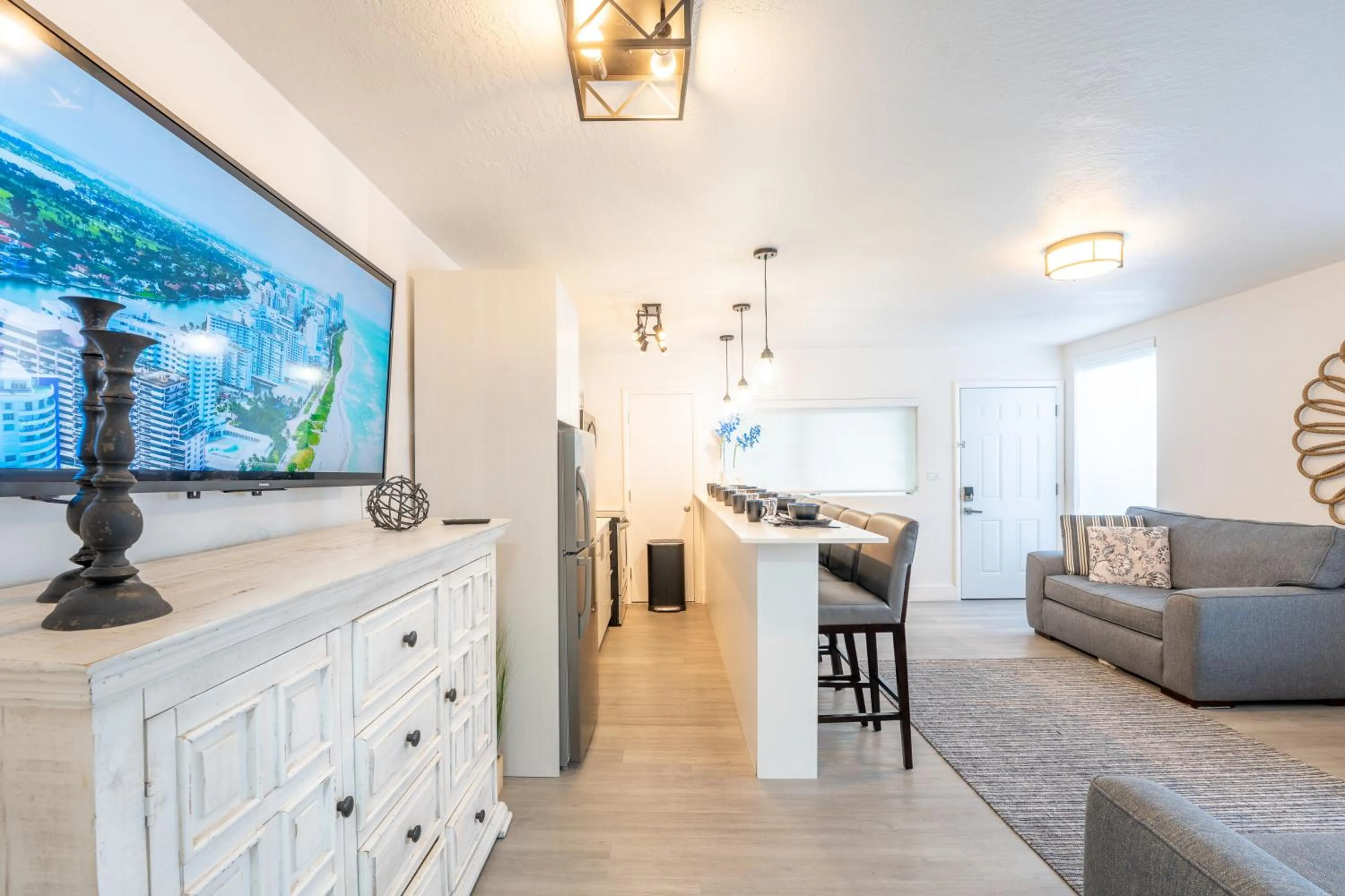 TV and multimedia in PRAIA Hotel Boutique & Apartments Miami Beach