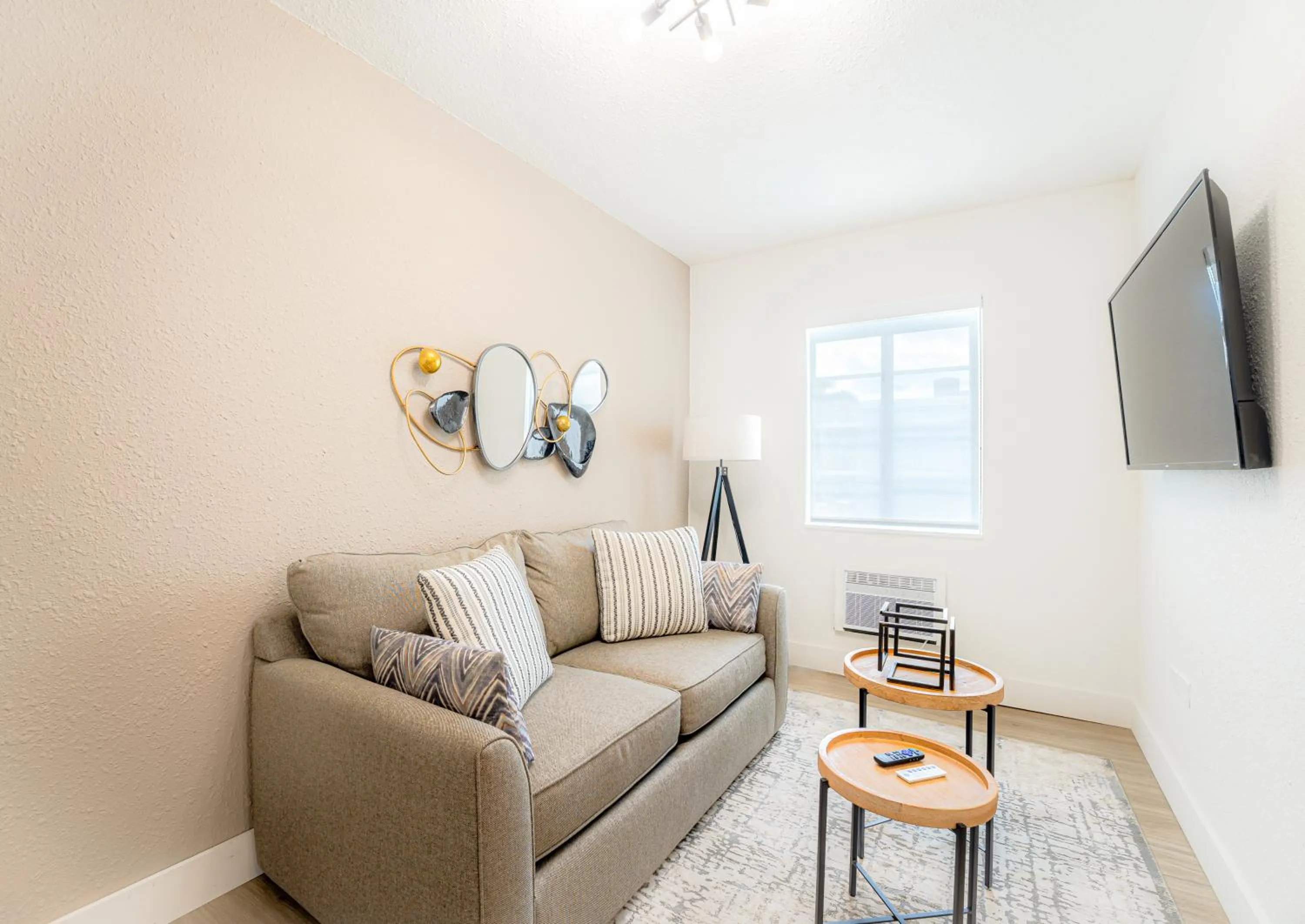 TV and multimedia in PRAIA Hotel Boutique & Apartments Miami Beach