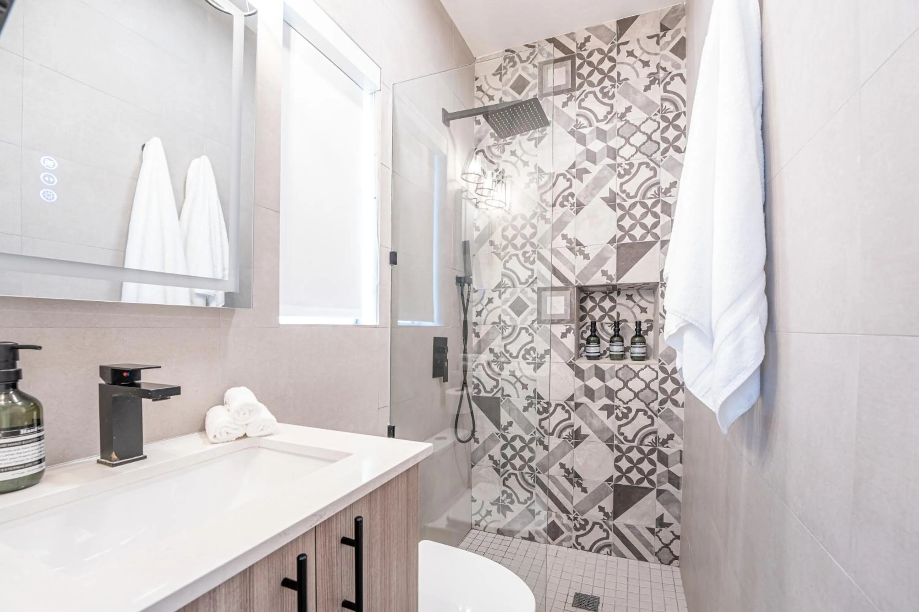 Shower in PRAIA Hotel Boutique & Apartments Miami Beach