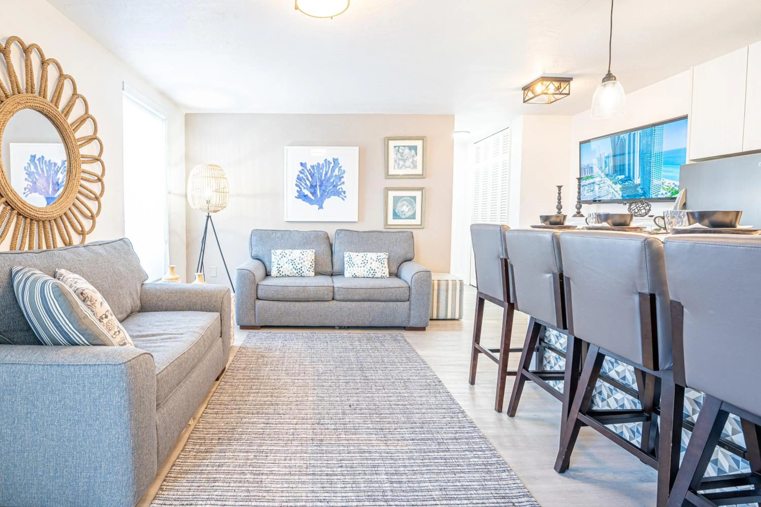 TV and multimedia in PRAIA Hotel Boutique & Apartments Miami Beach