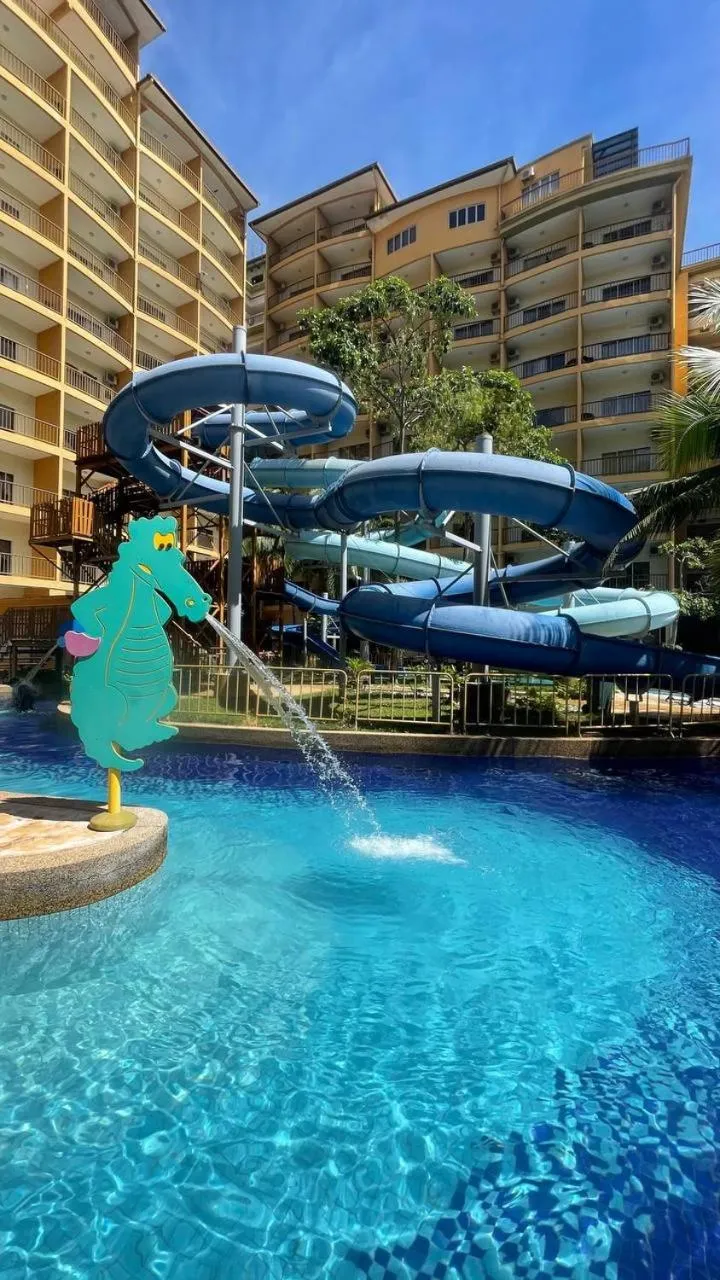 Swimming pool in GOLD COAST MORIB @ 3346