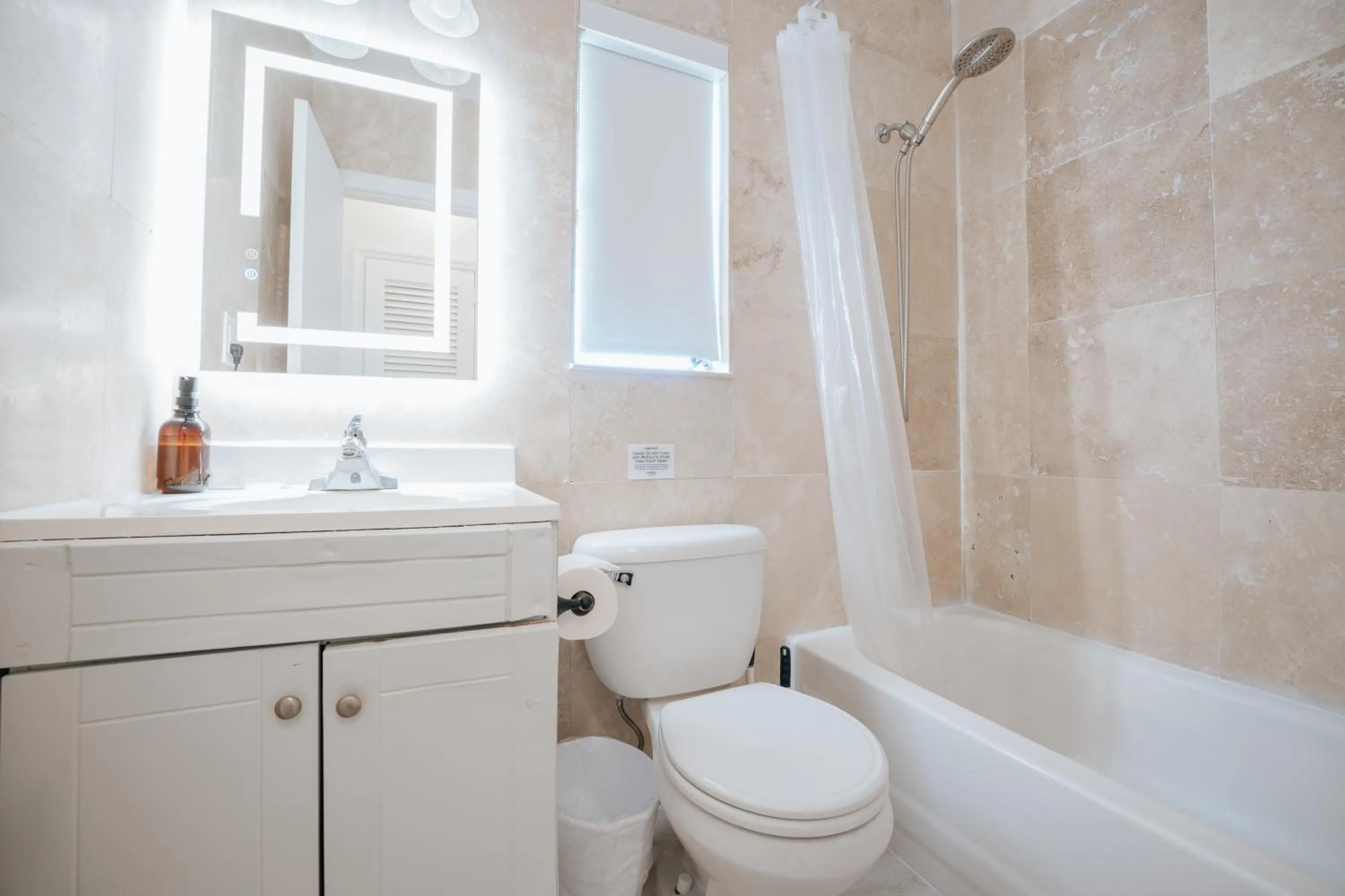 Bathroom in PRAIA Hotel Hollywood