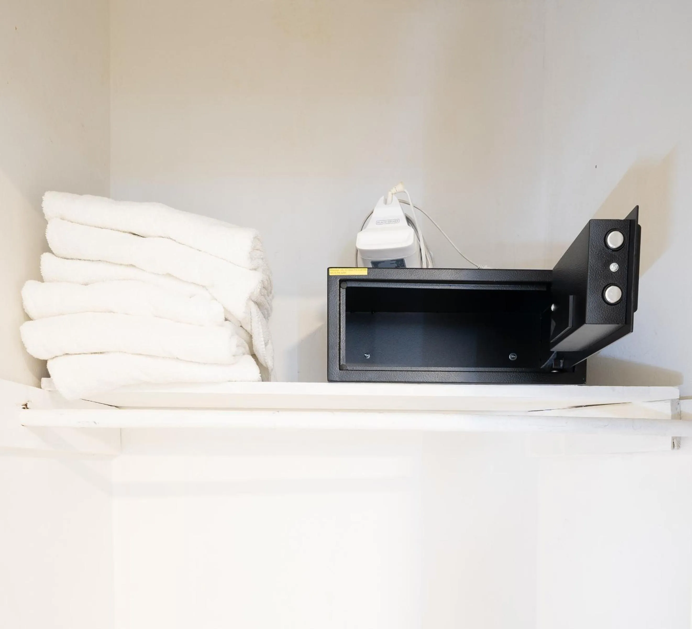 safe in PRAIA Hotel Hollywood