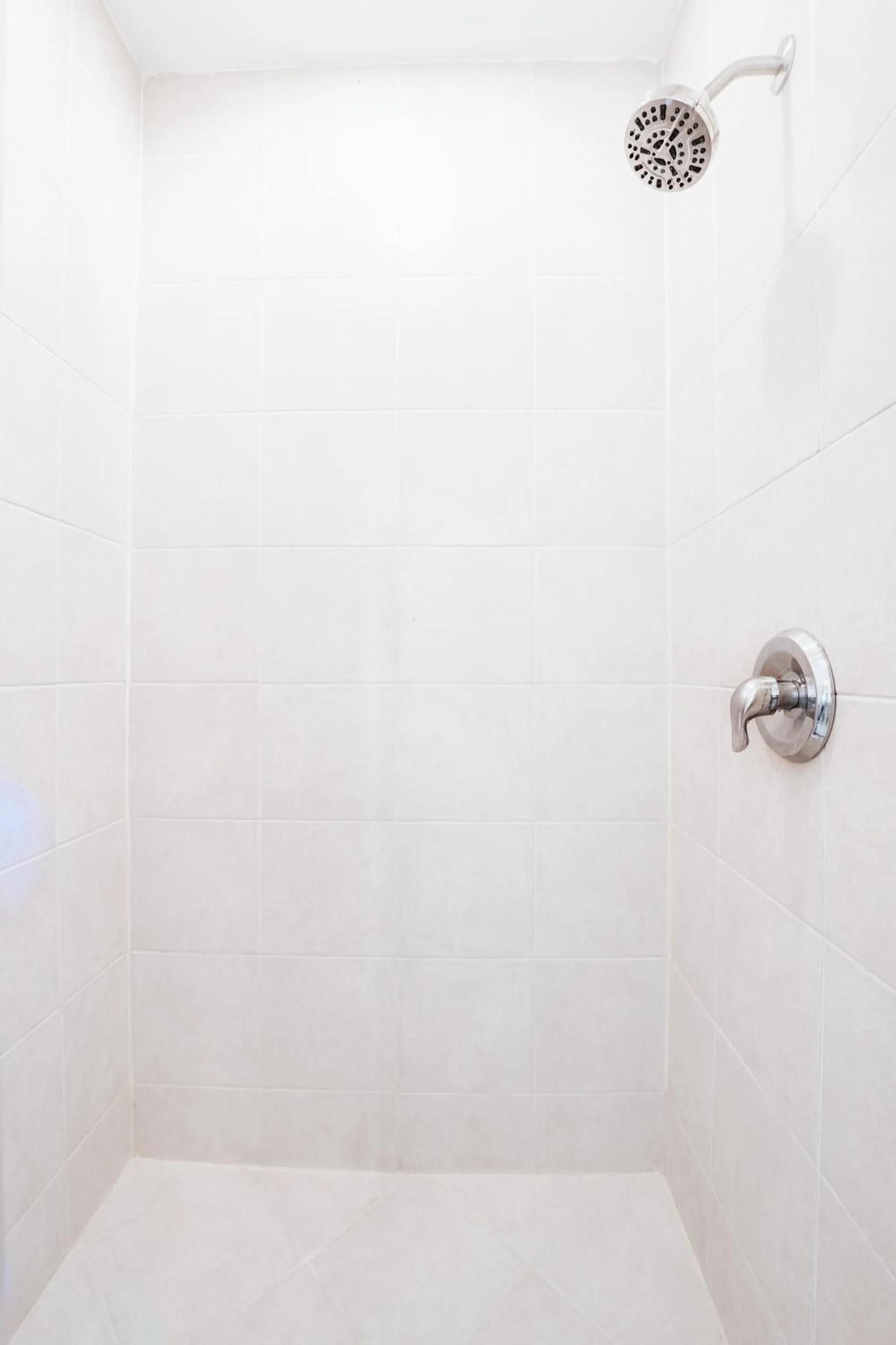 Shower in PRAIA Hotel Hollywood