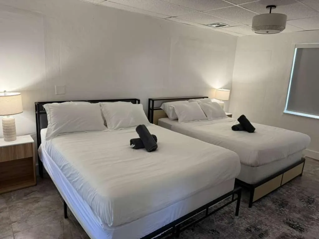 Bedroom, Bed in PRAIA Hotel Hollywood