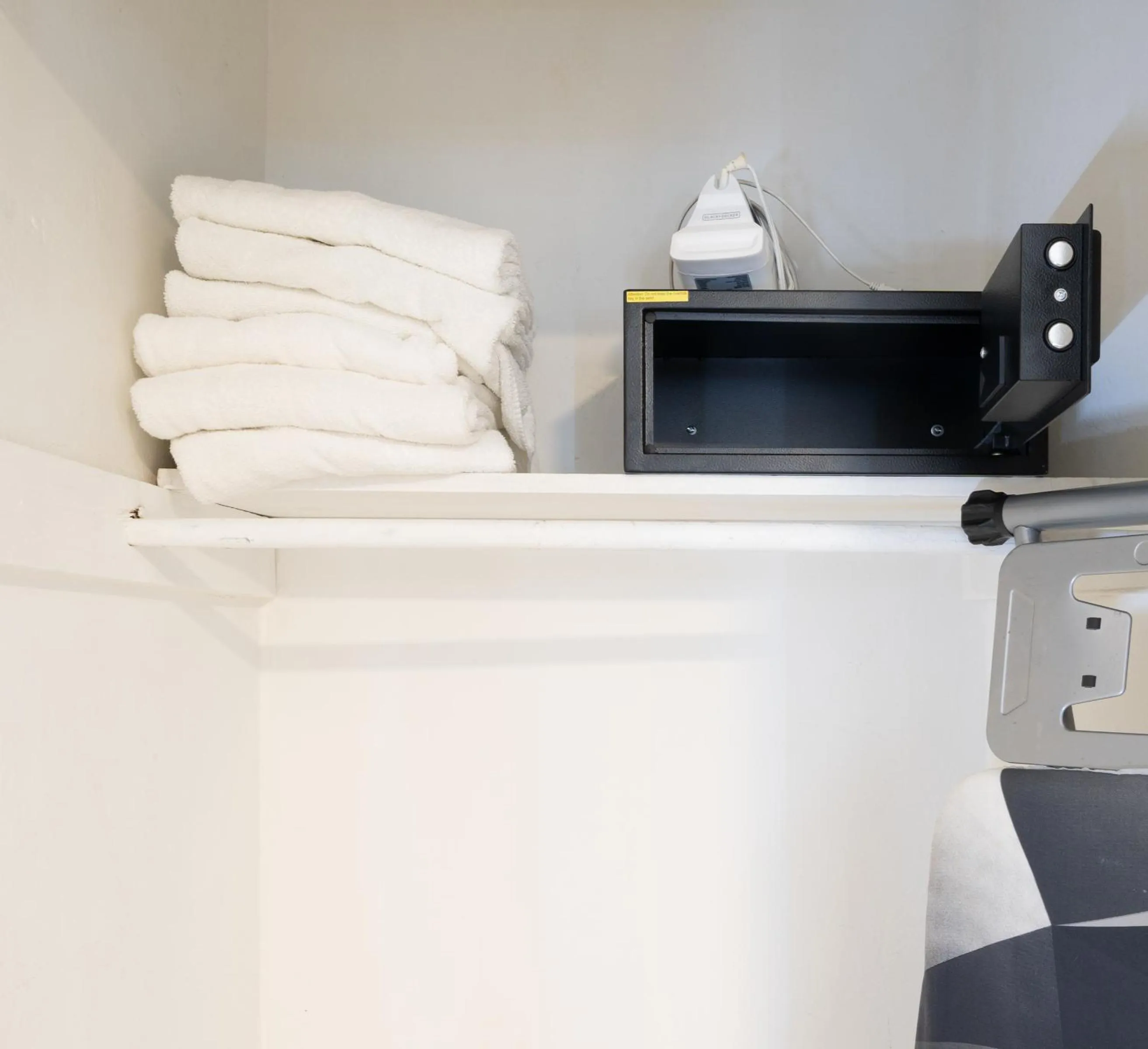 safe in PRAIA Hotel Hollywood