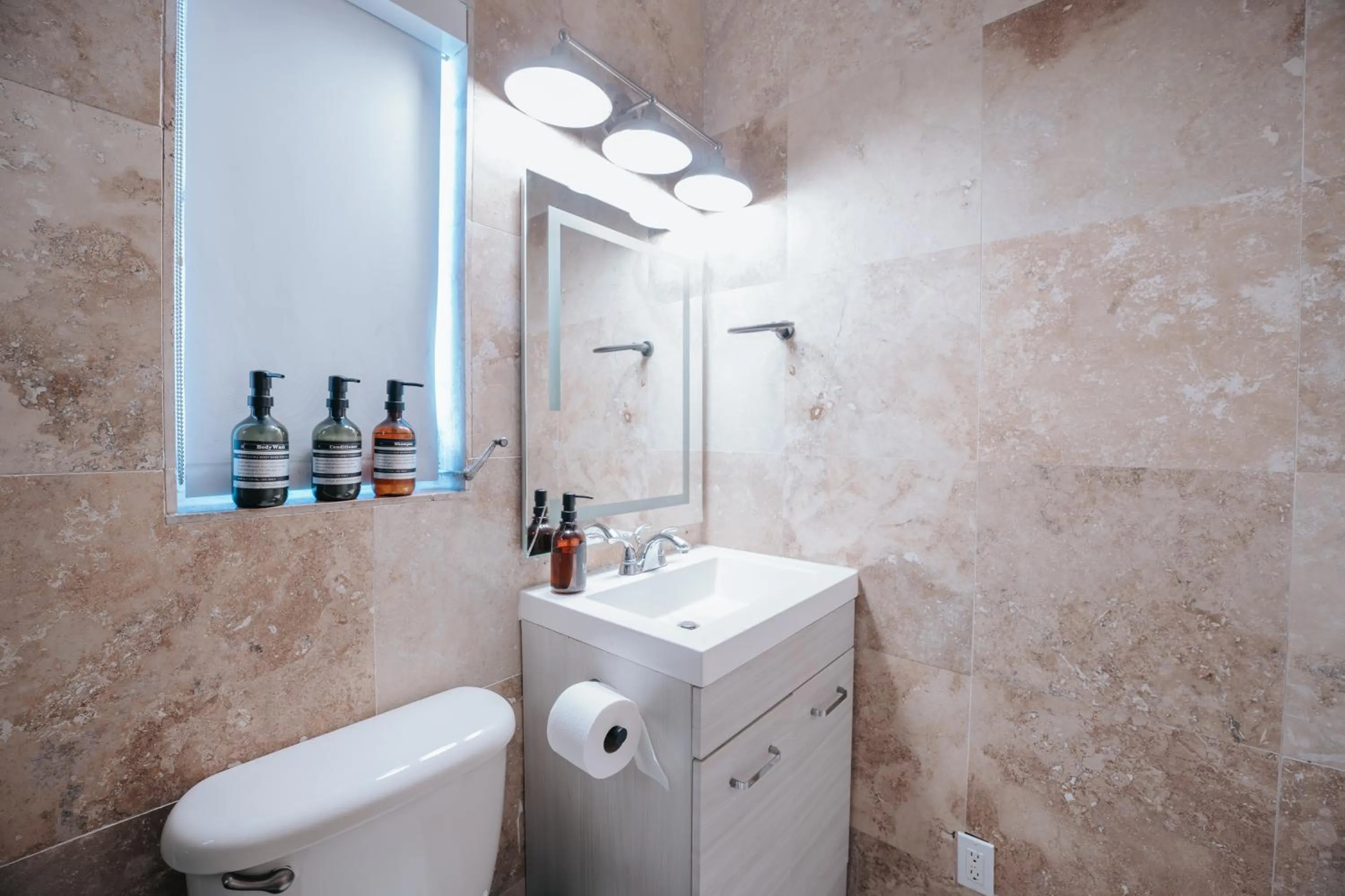 Bathroom in PRAIA Hotel Hollywood