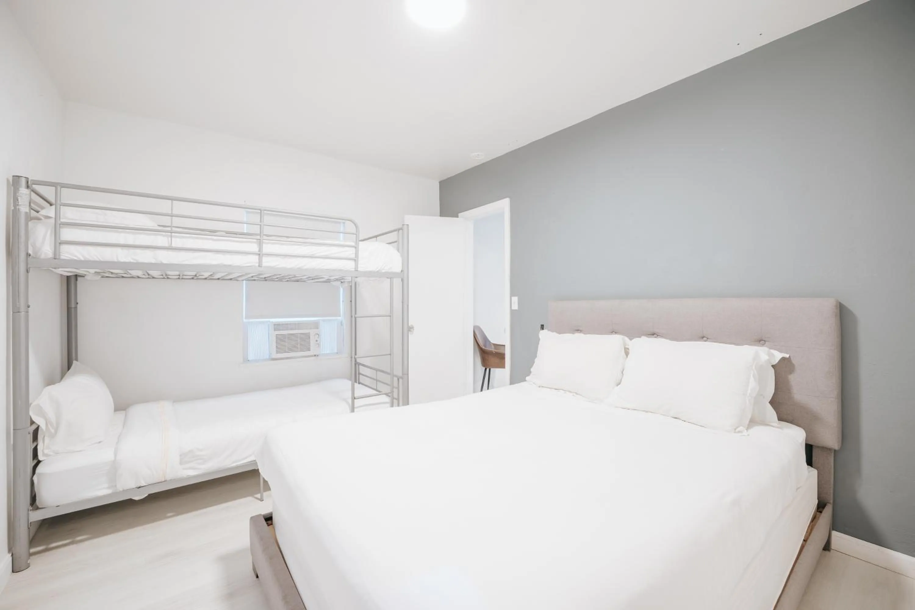 Bed in PRAIA Hotel Hollywood