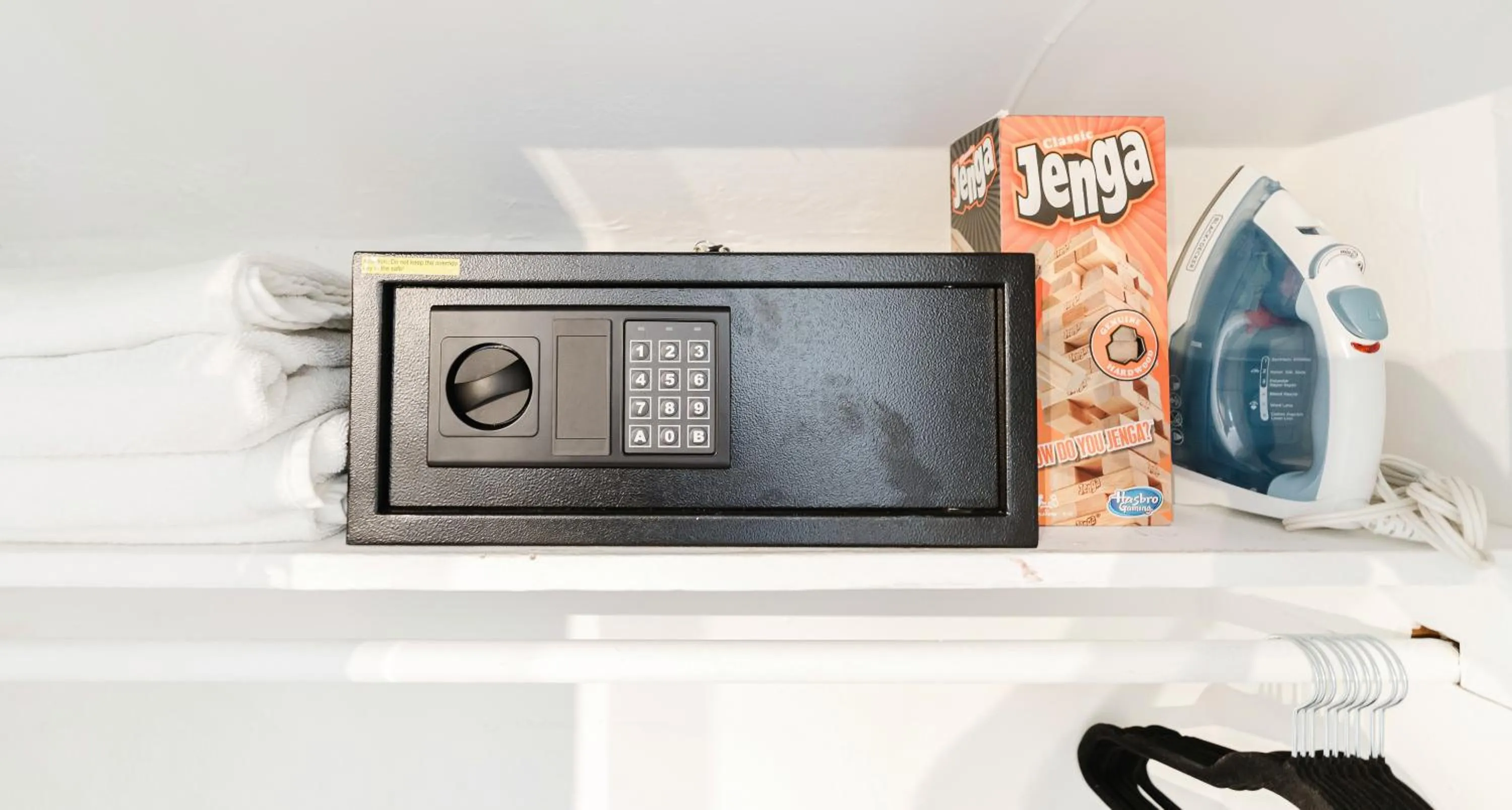 safe in PRAIA Hotel Hollywood